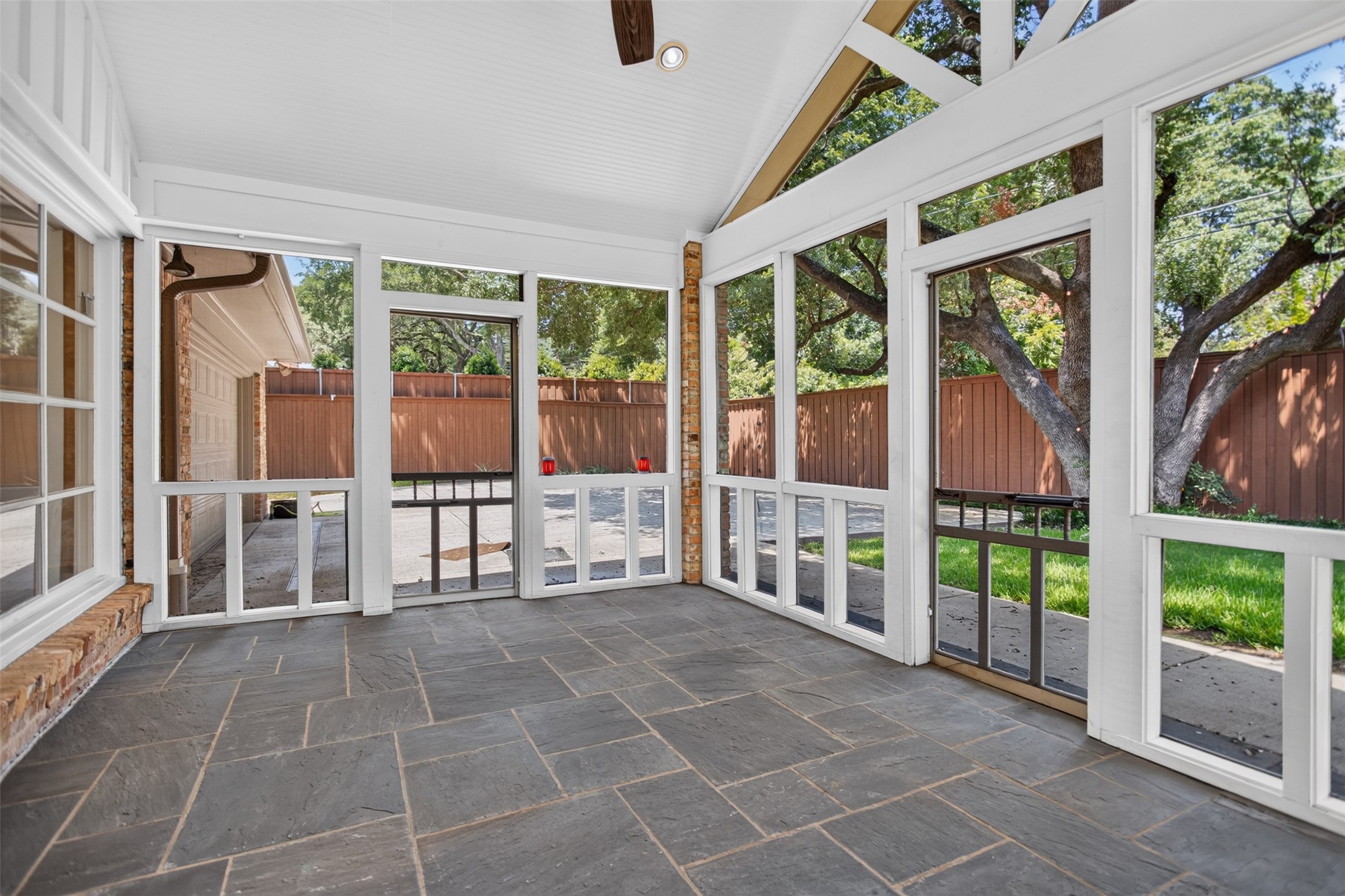 6811 Bradbury Lane