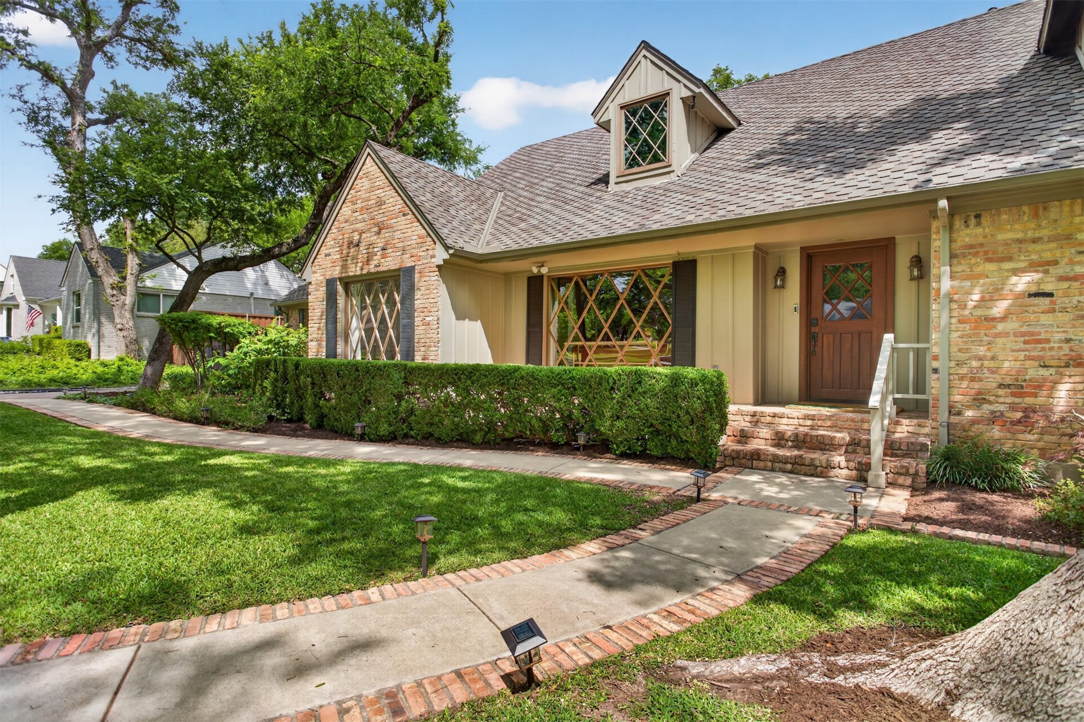 6811 Bradbury Lane