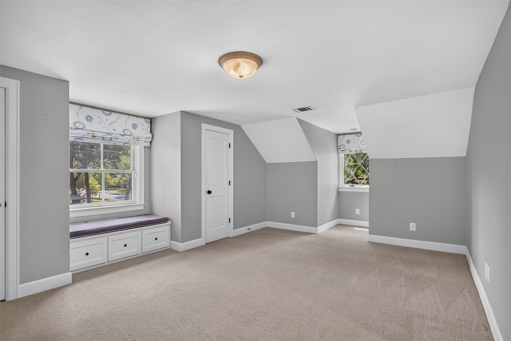 6811 Bradbury Lane