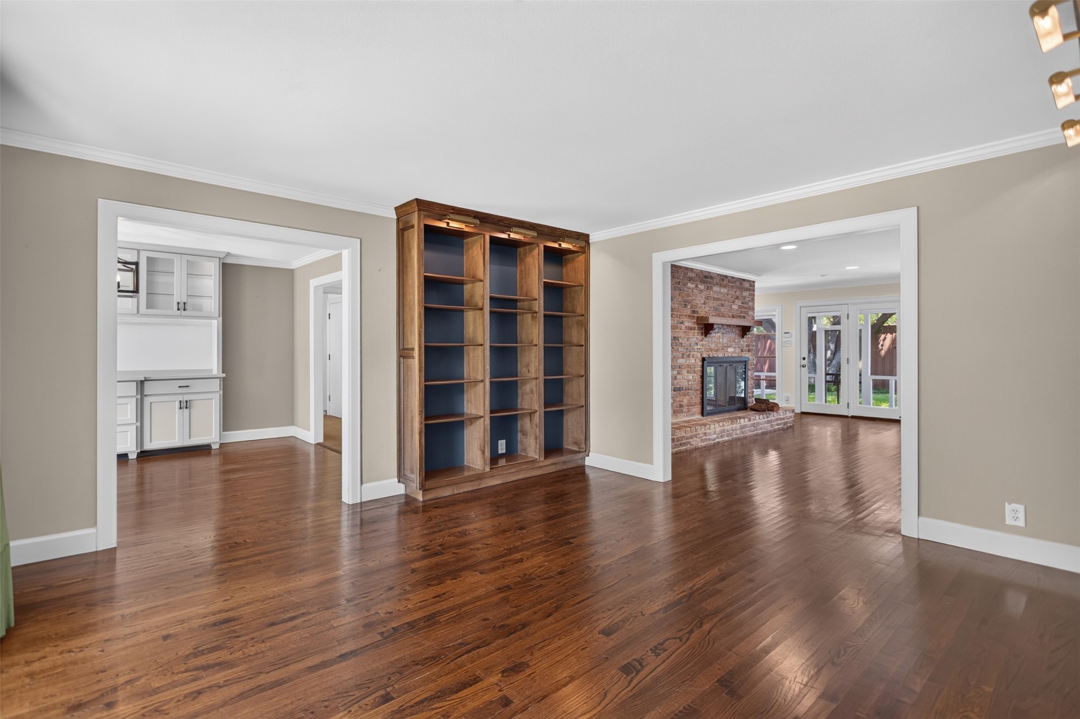 6811 Bradbury Lane