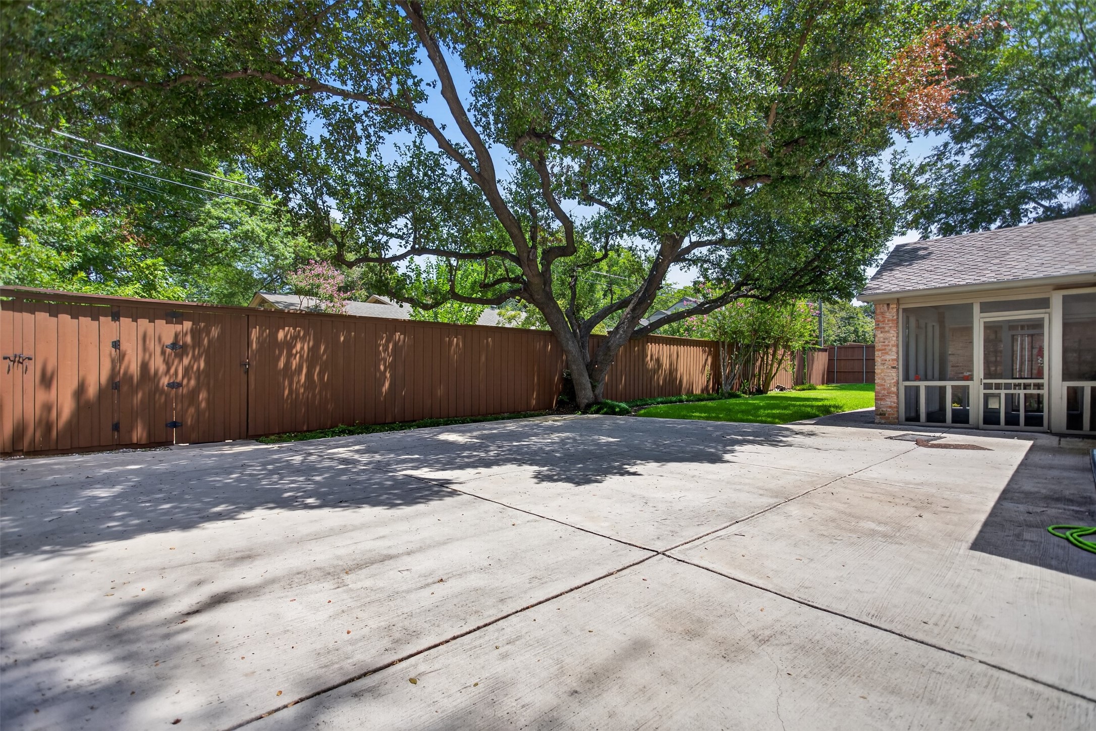 6811 Bradbury Lane