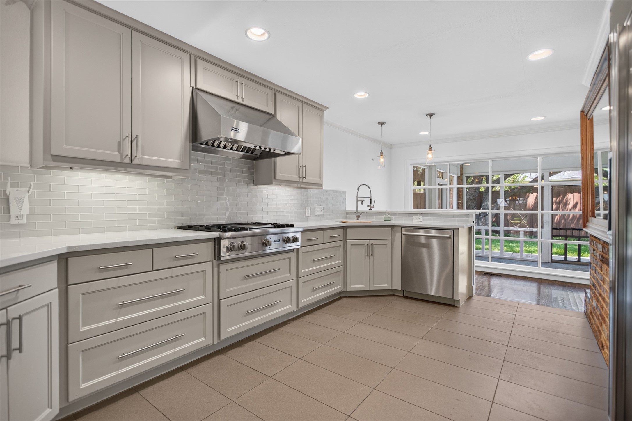 6811 Bradbury Lane
