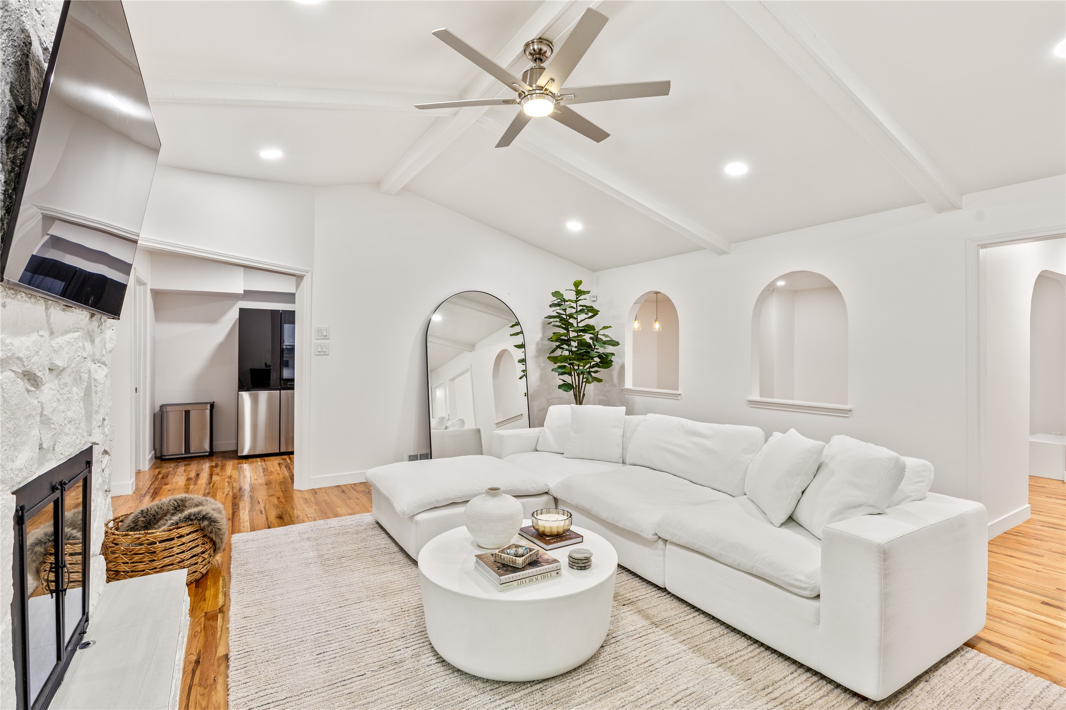 2304 babalos Lane