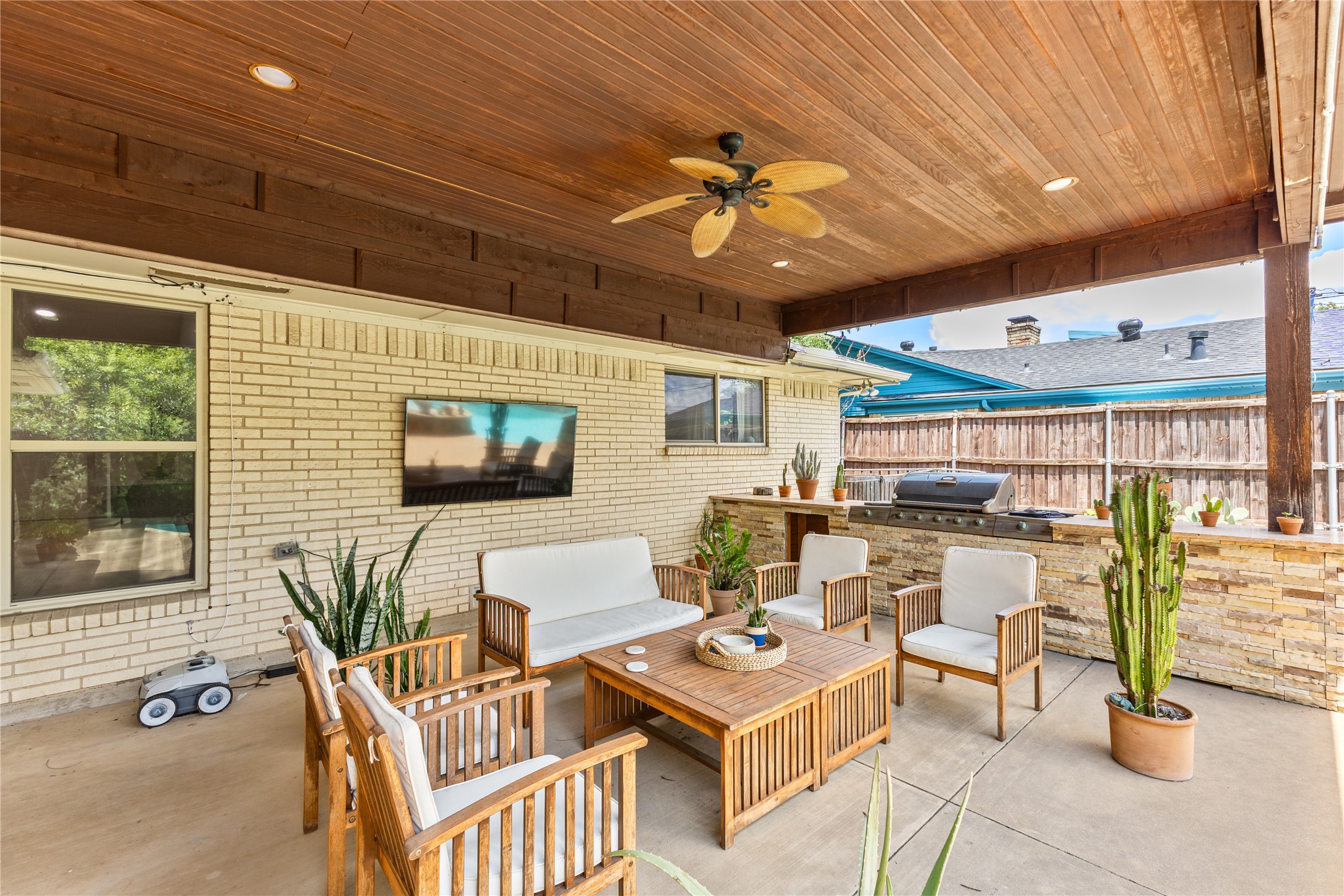 2304 babalos Lane