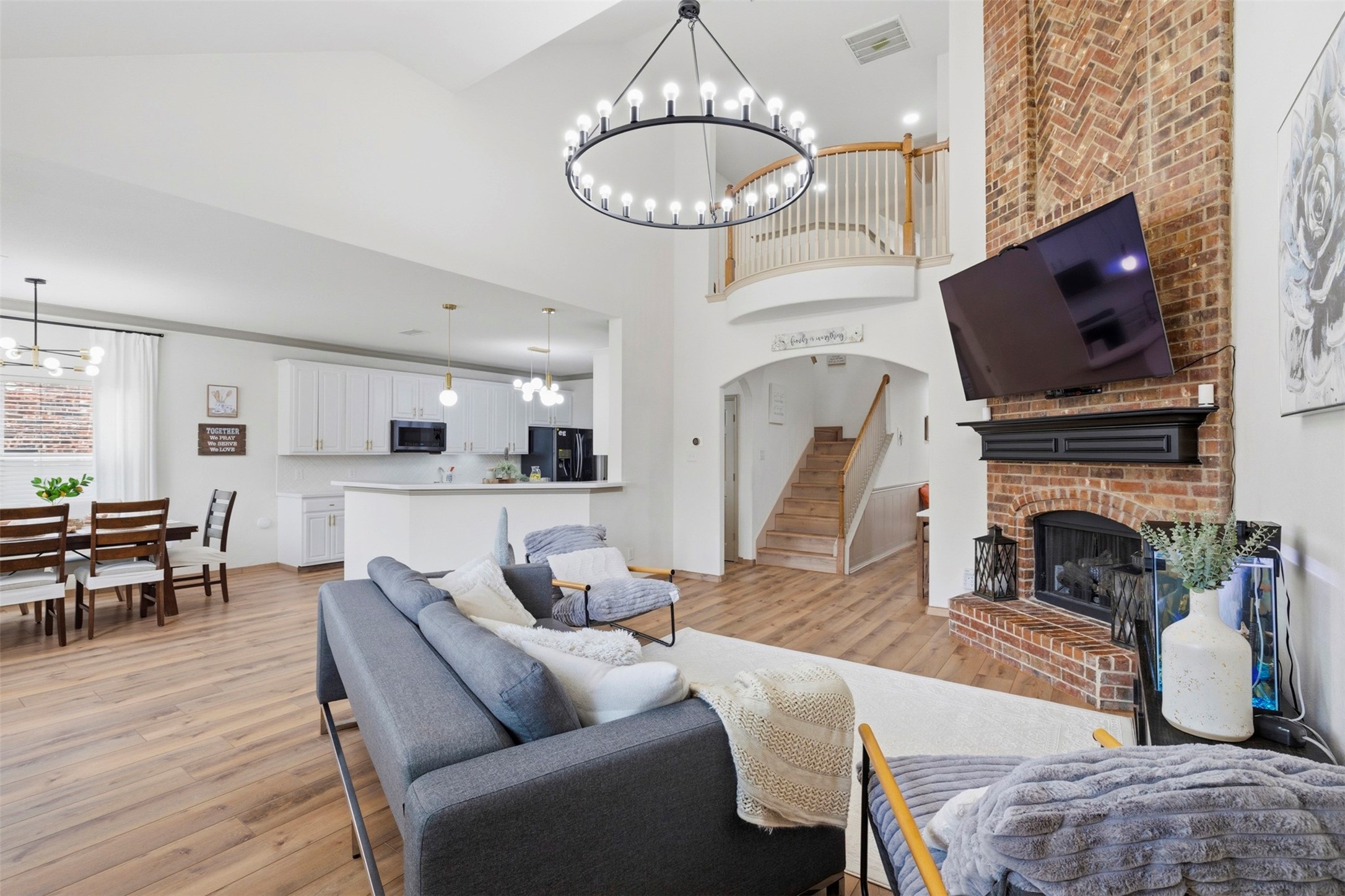601 Cresthaven Drive