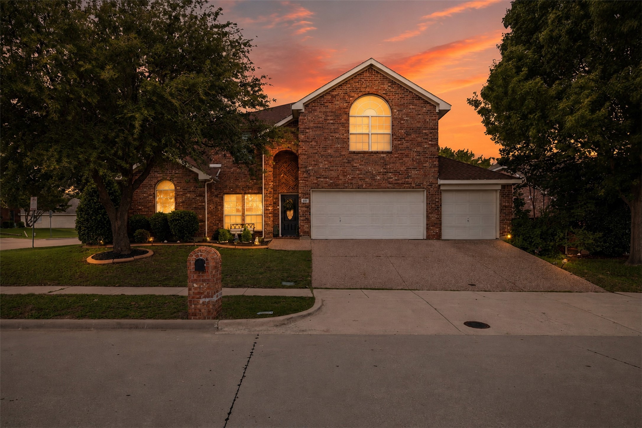 601 Cresthaven Drive