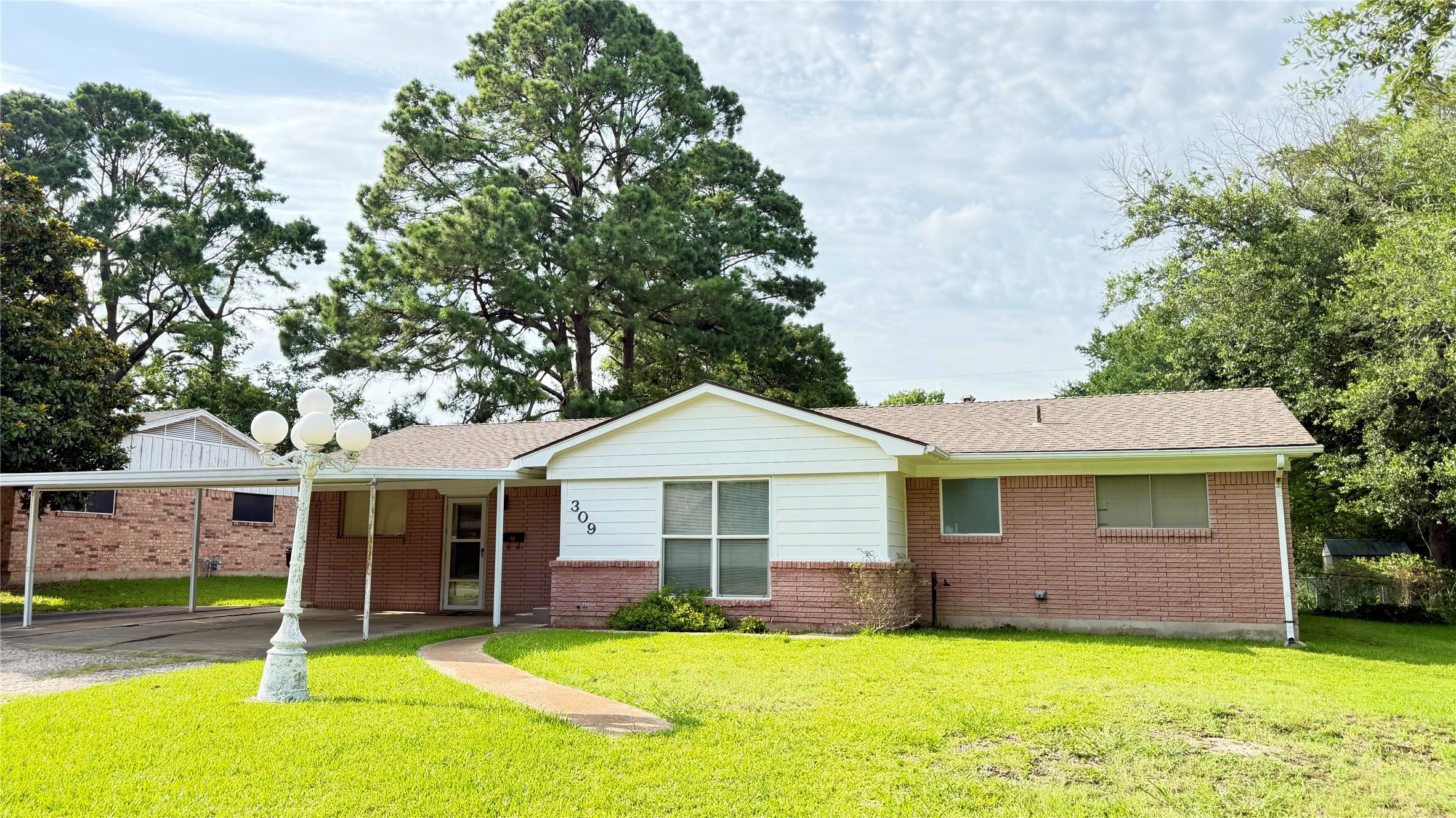 309 Glen Oaks