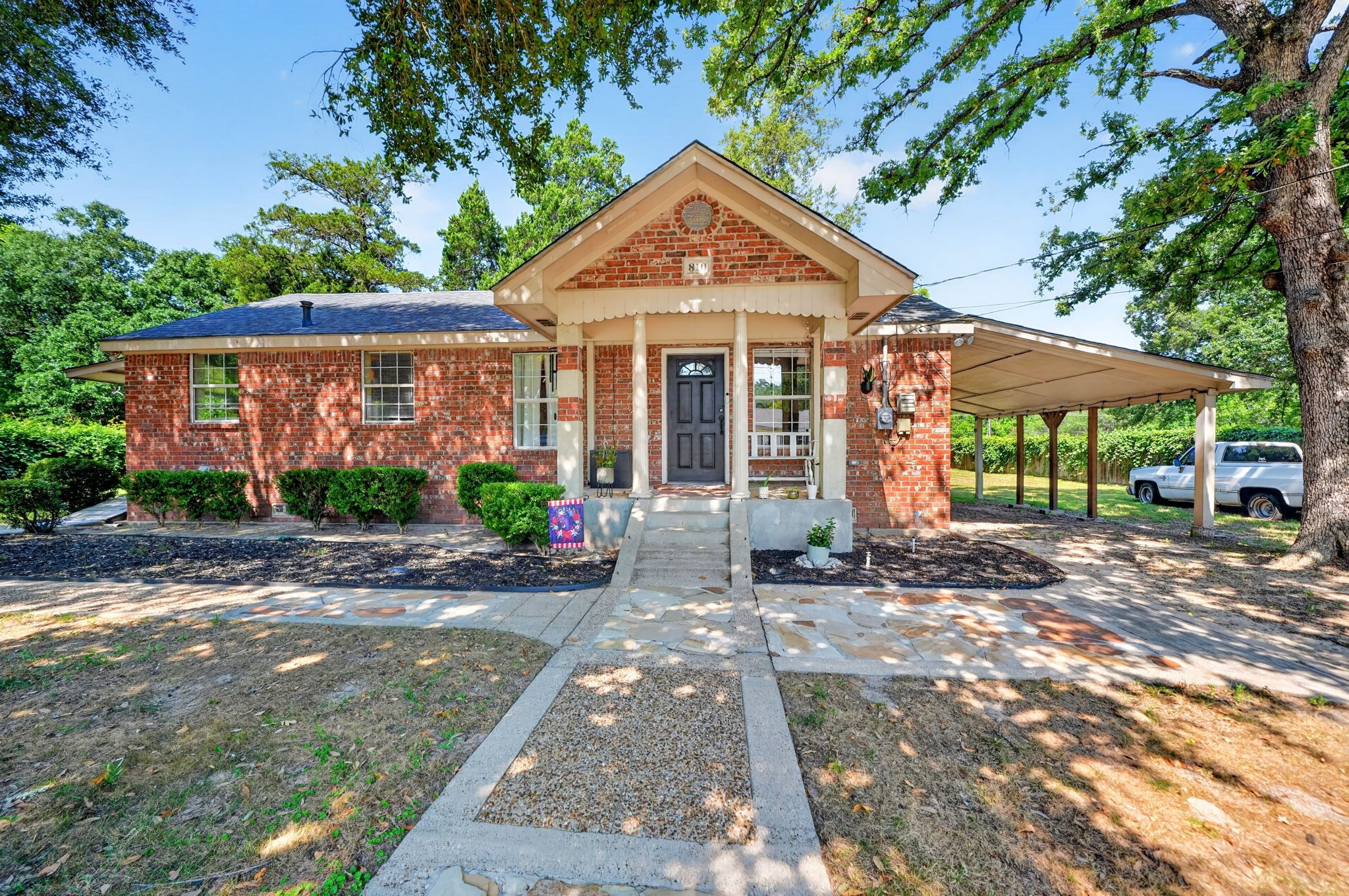 810 Edna Street