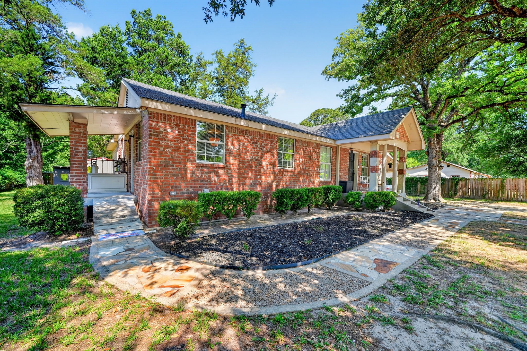 810 Edna Street