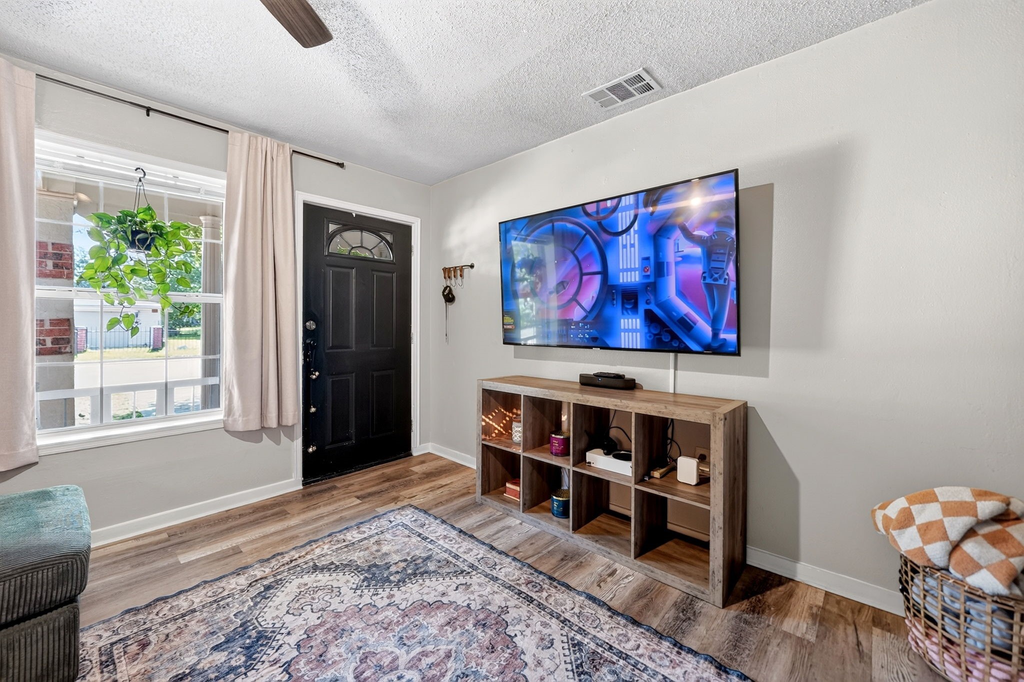 810 Edna Street