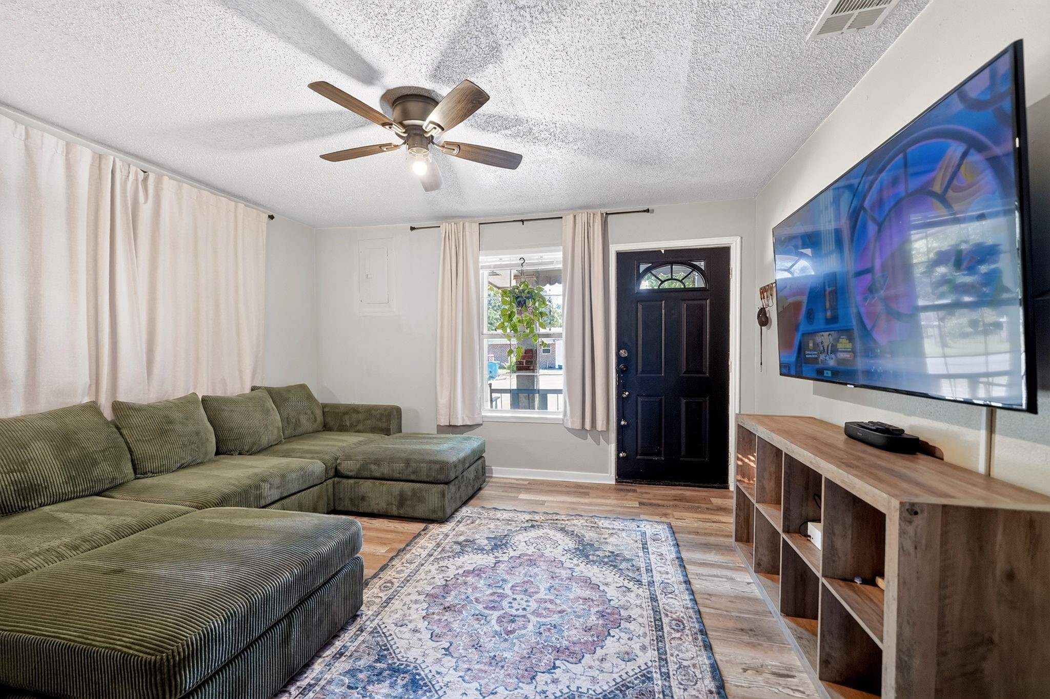 810 Edna Street
