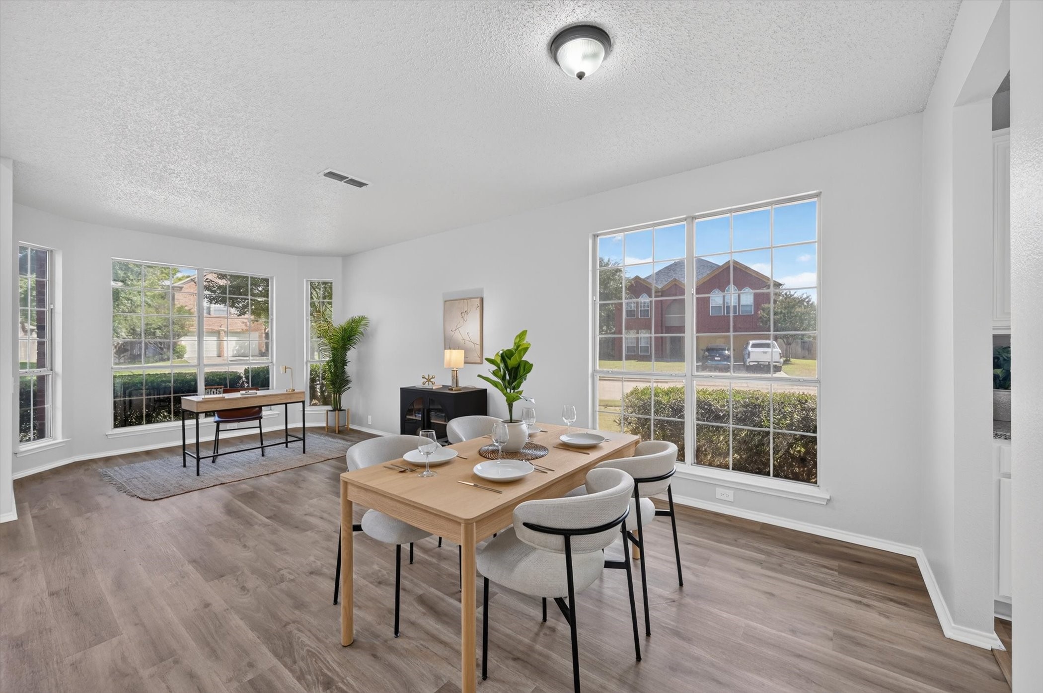 2633 Lakeside Drive