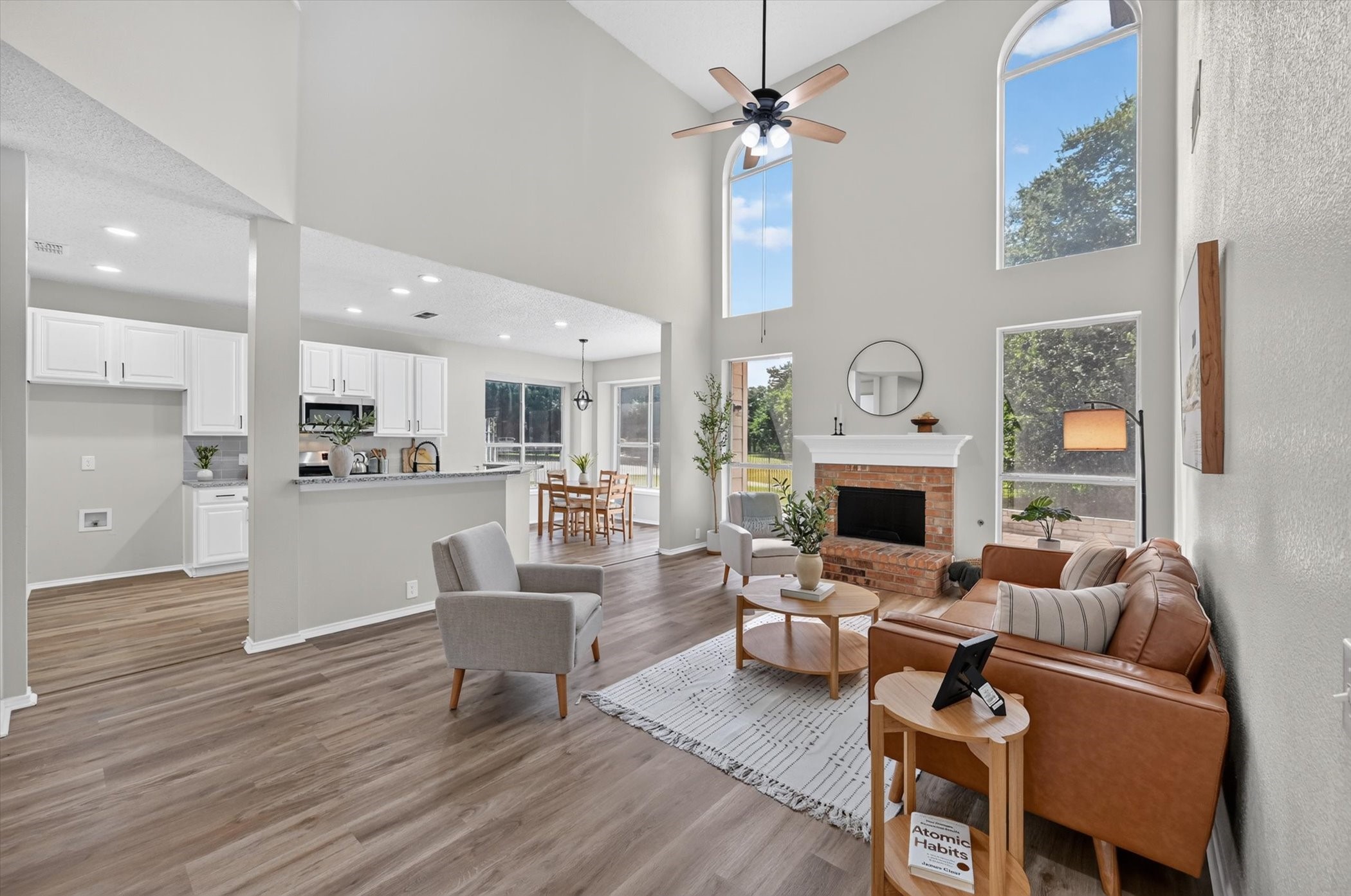 2633 Lakeside Drive