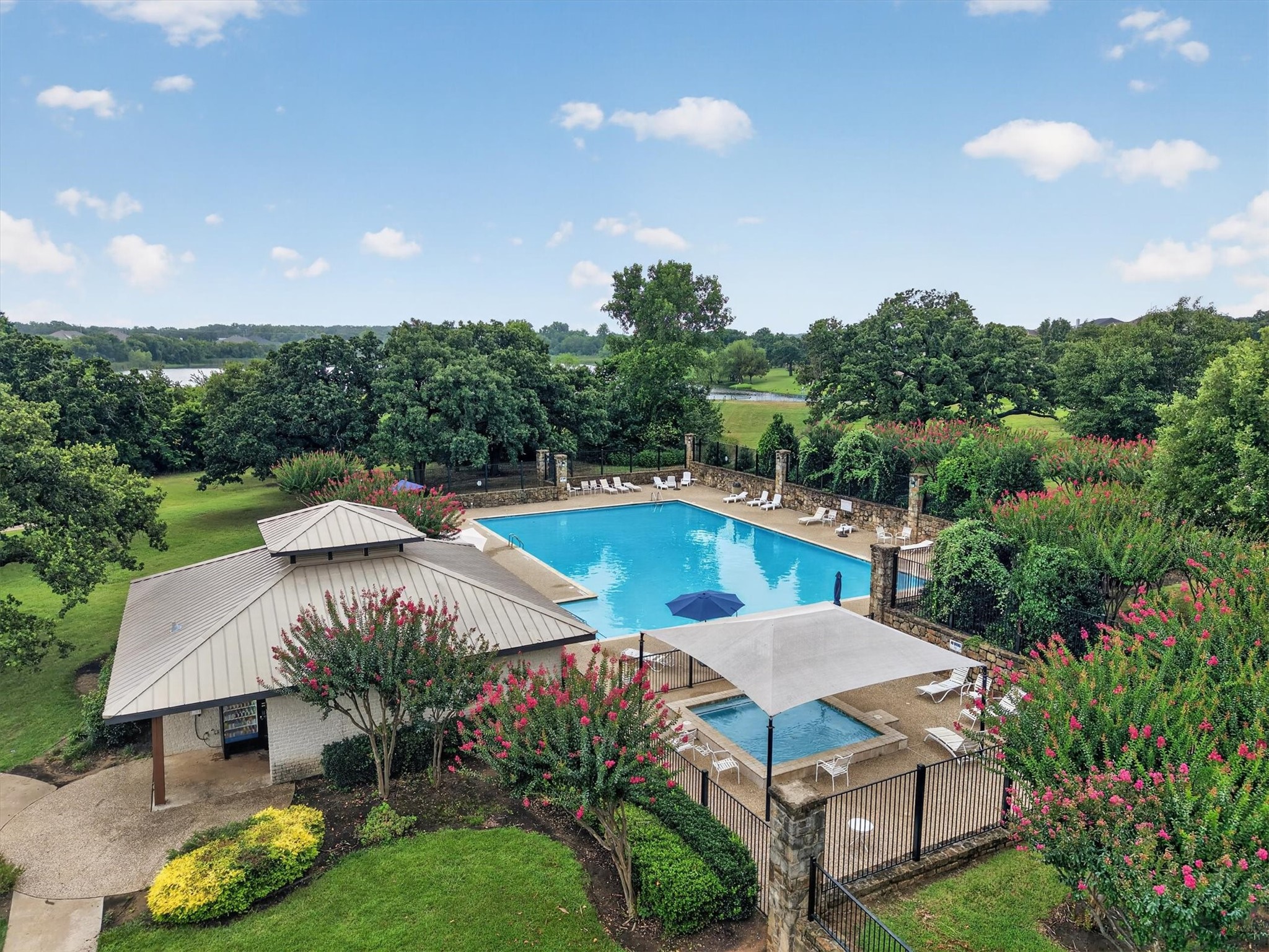 2633 Lakeside Drive
