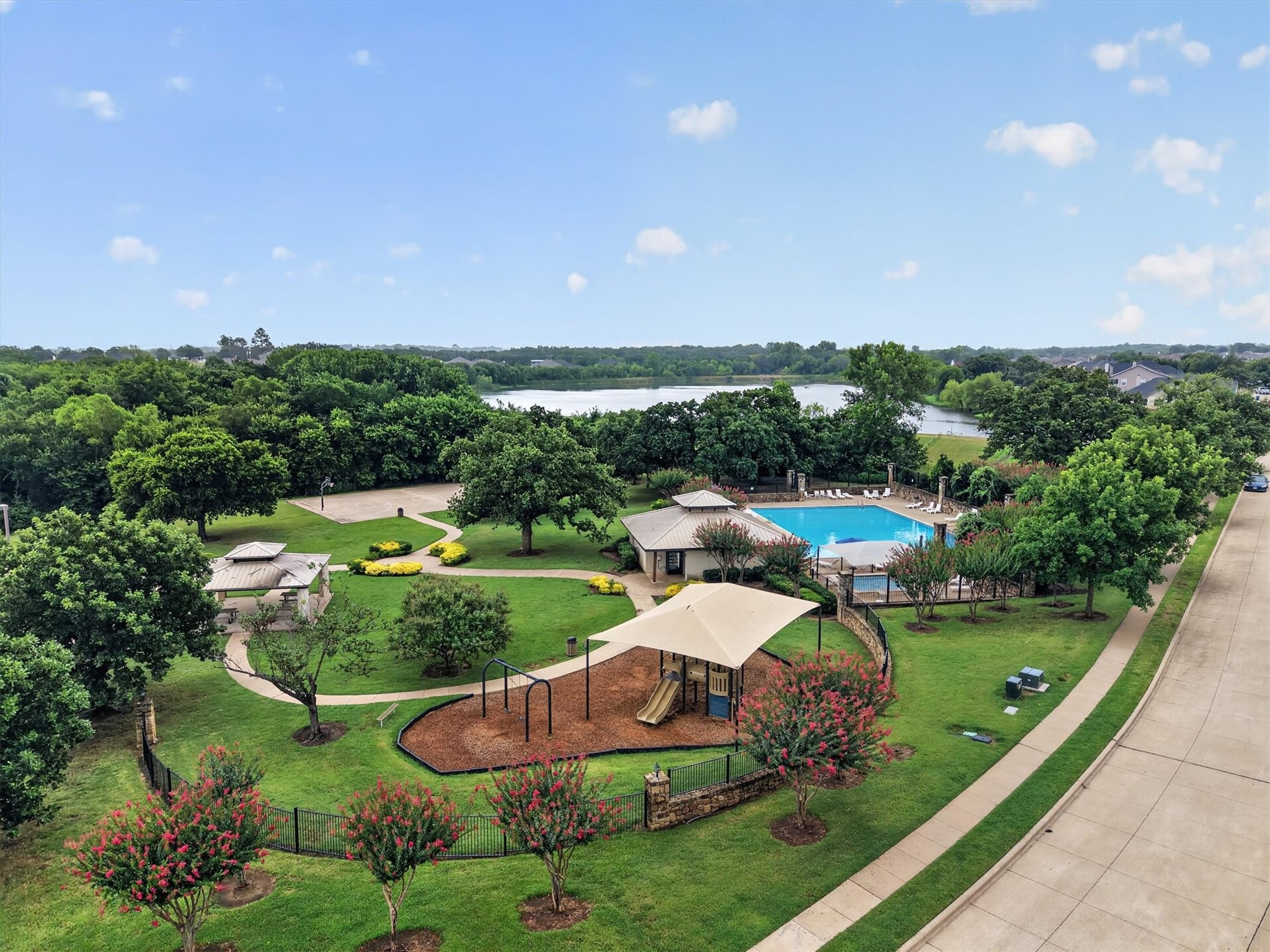 2633 Lakeside Drive