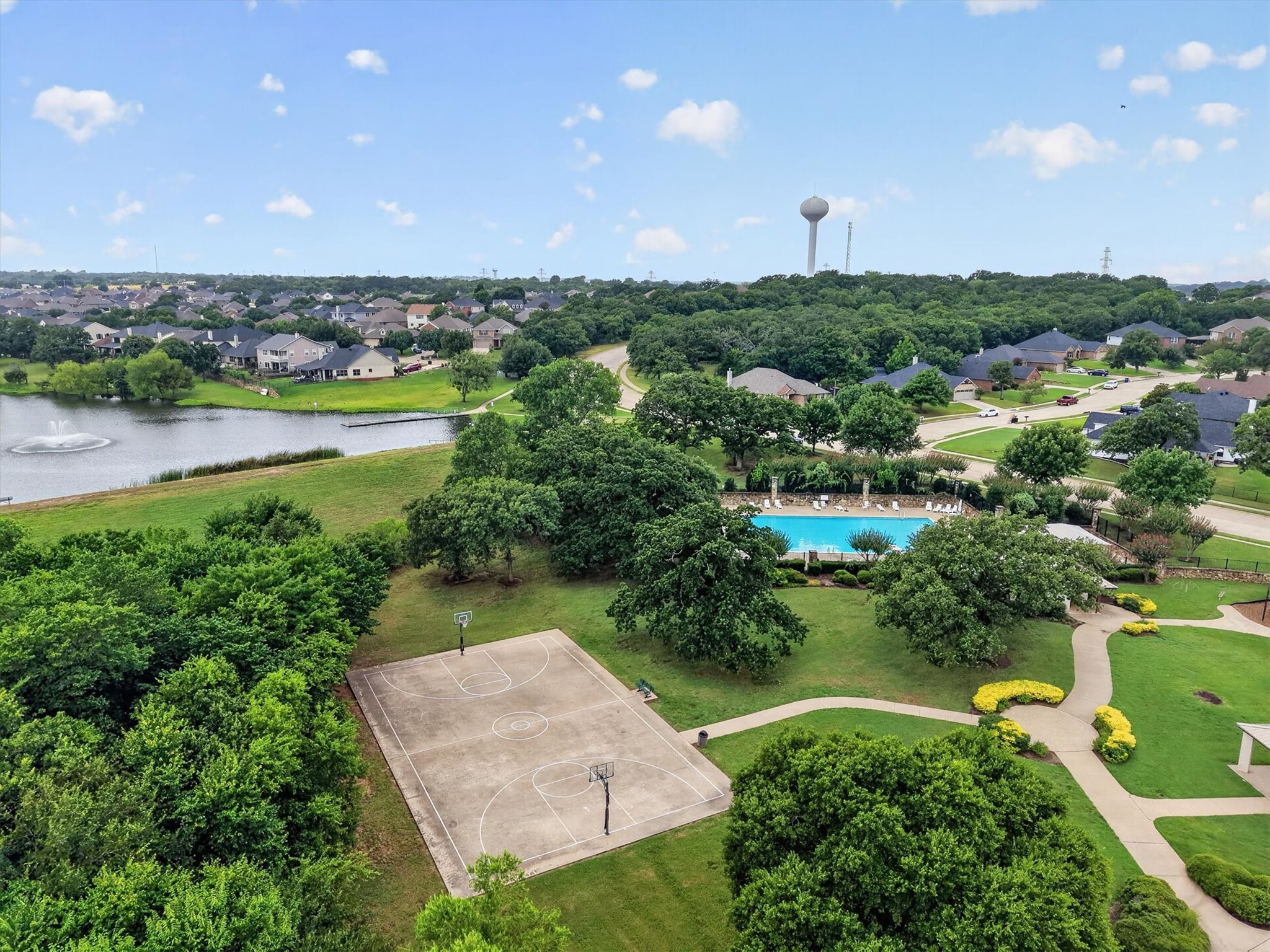 2633 Lakeside Drive