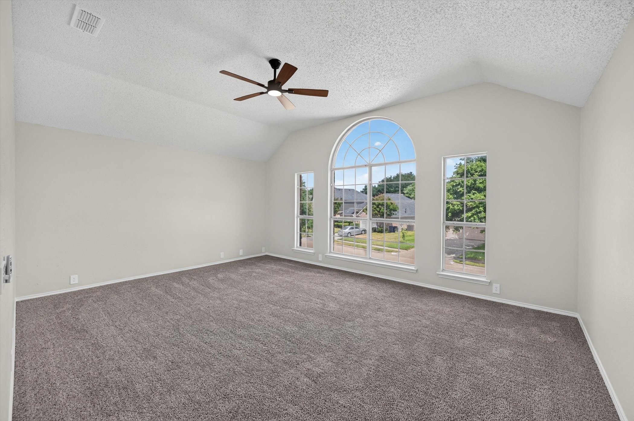 2633 Lakeside Drive