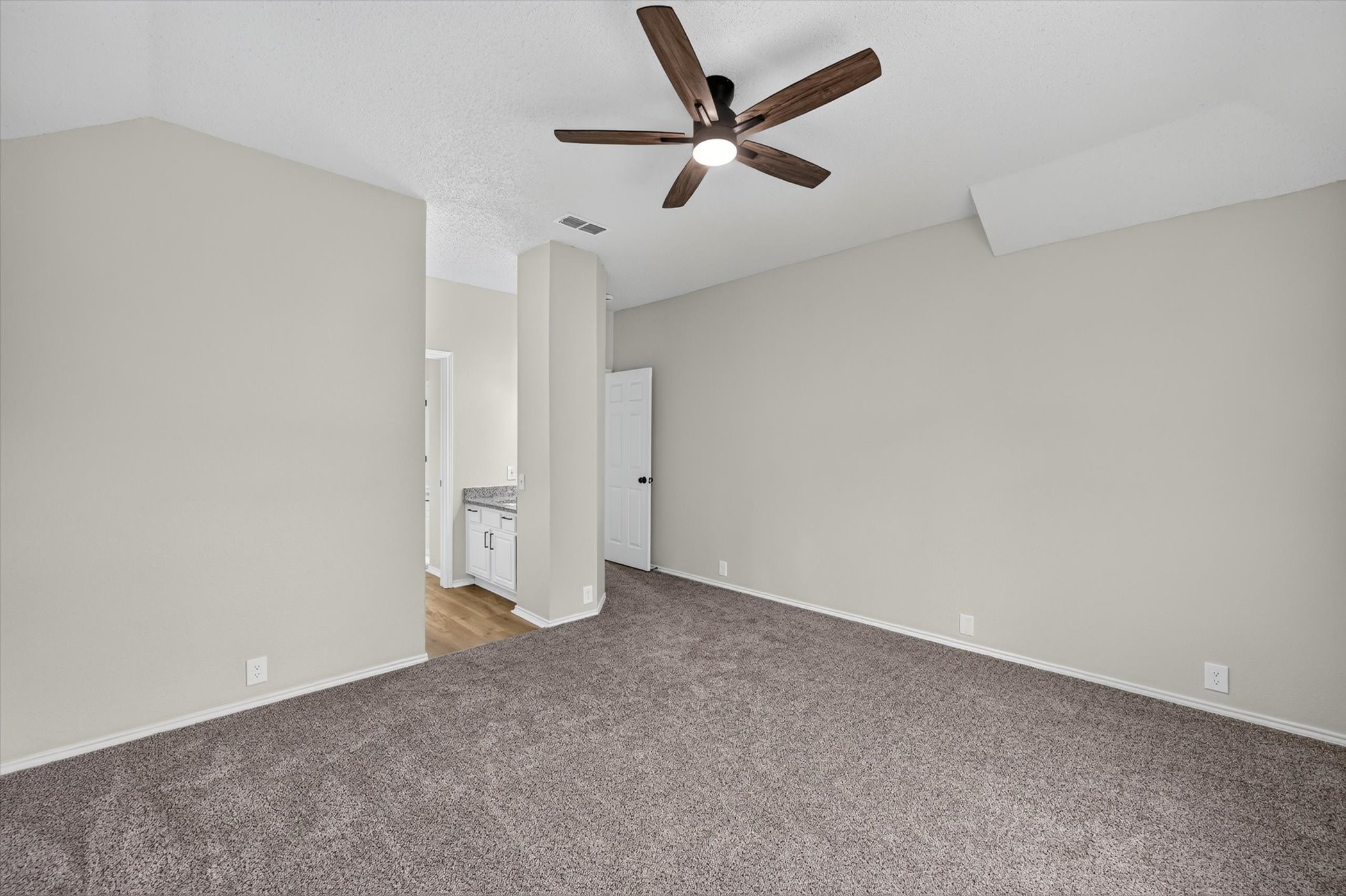 2633 Lakeside Drive