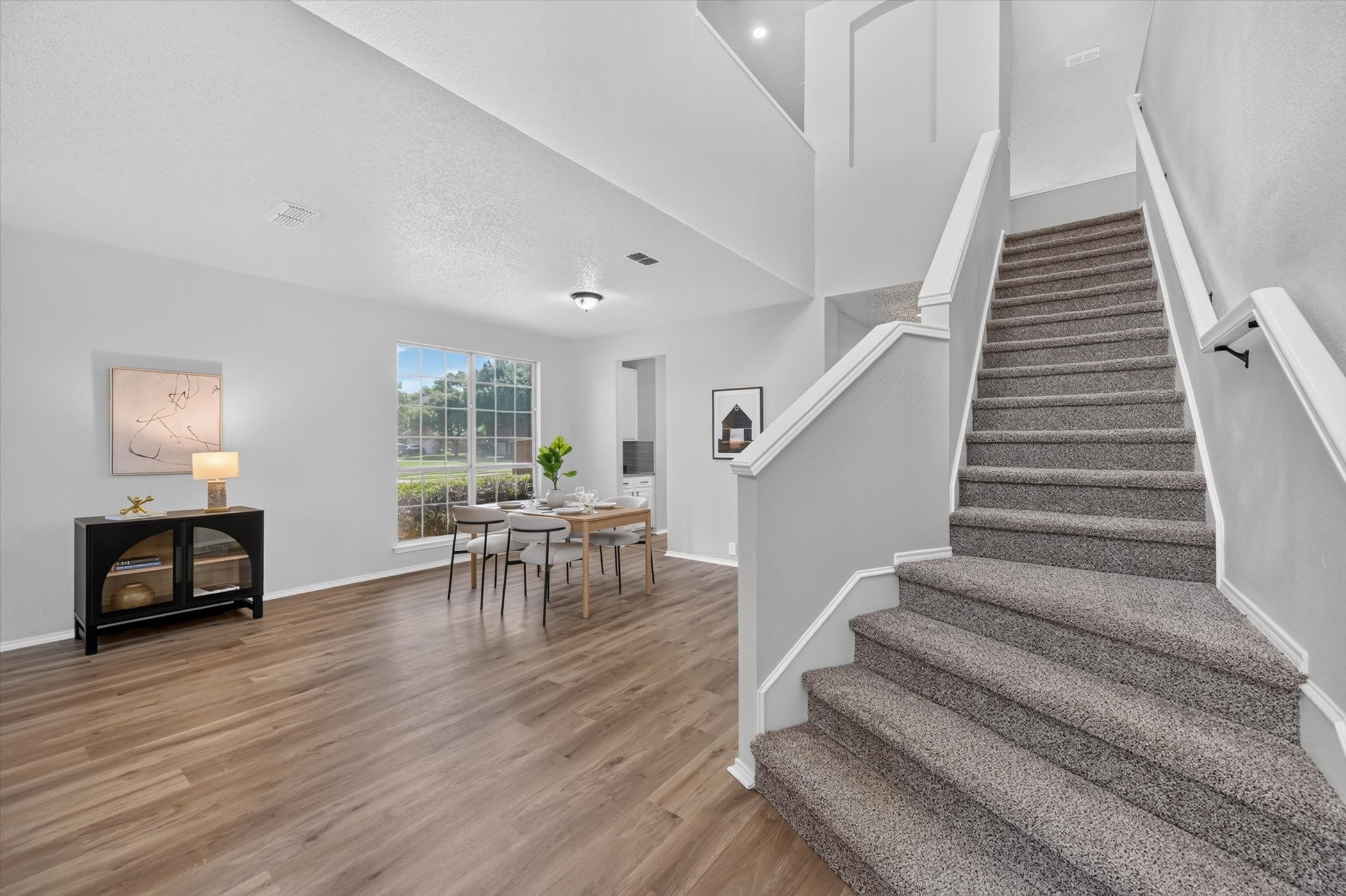 2633 Lakeside Drive