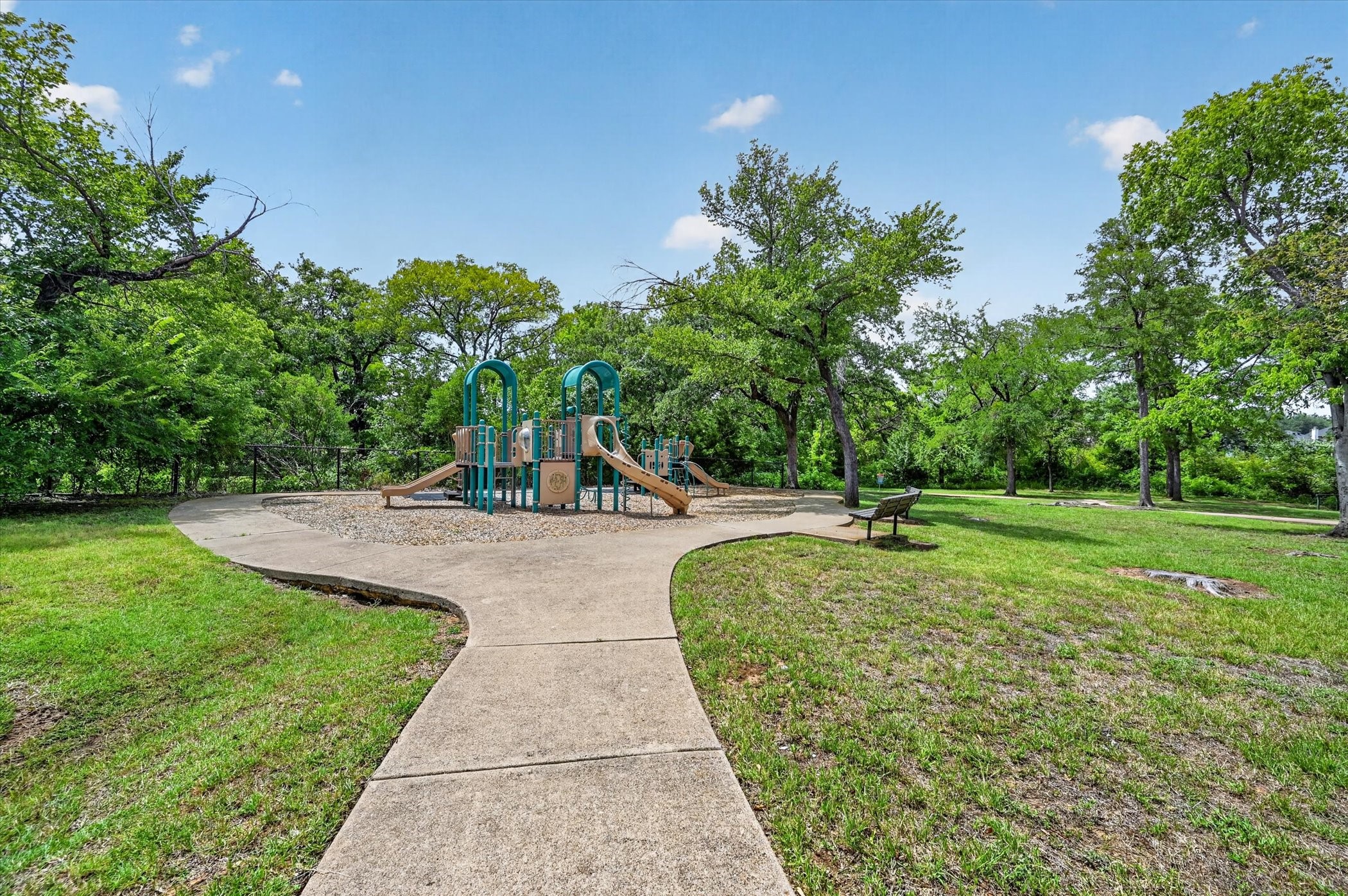 2633 Lakeside Drive