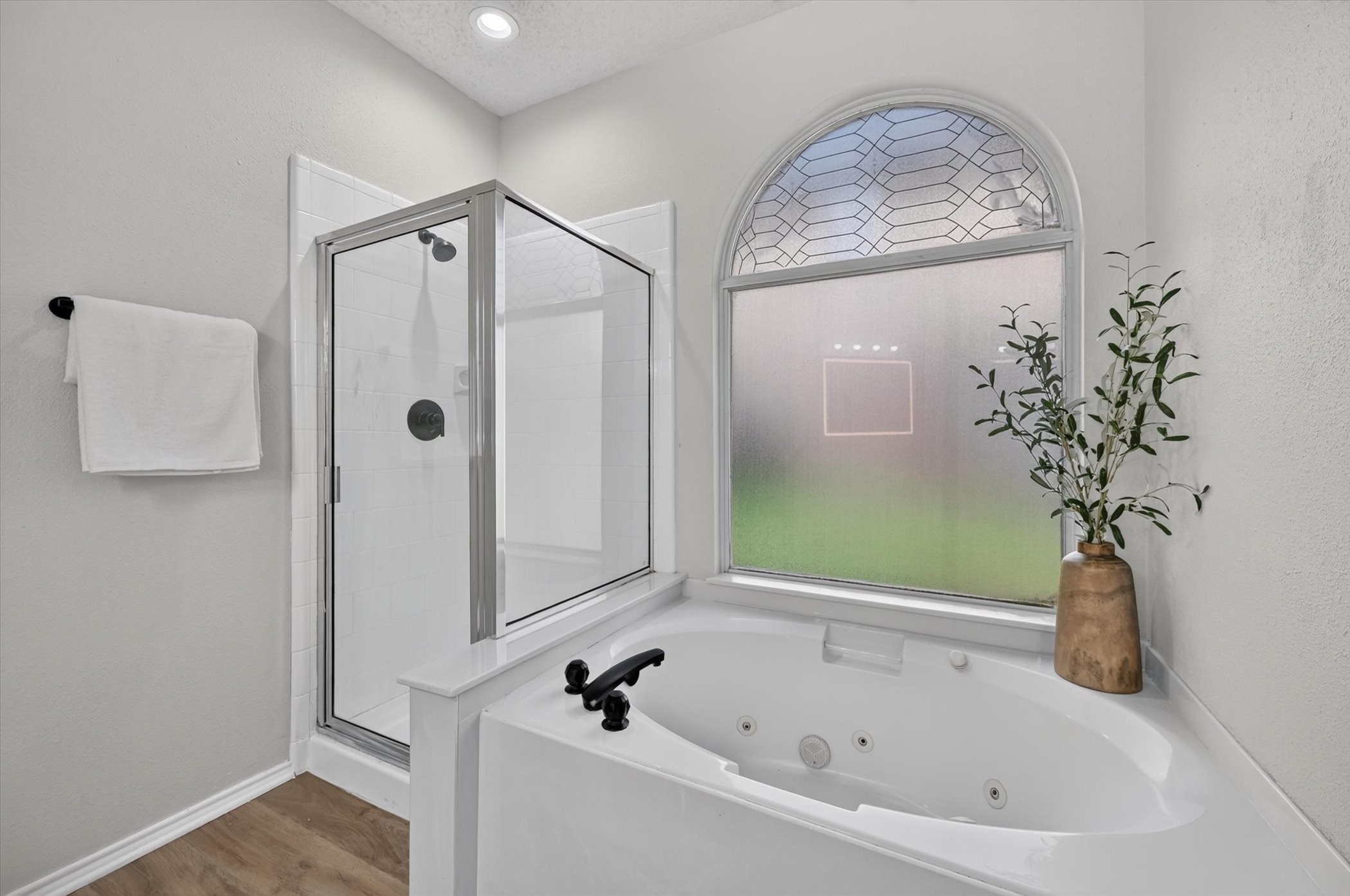2633 Lakeside Drive