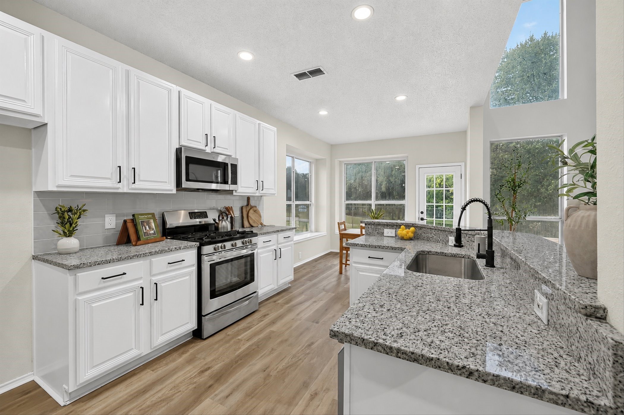 2633 Lakeside Drive