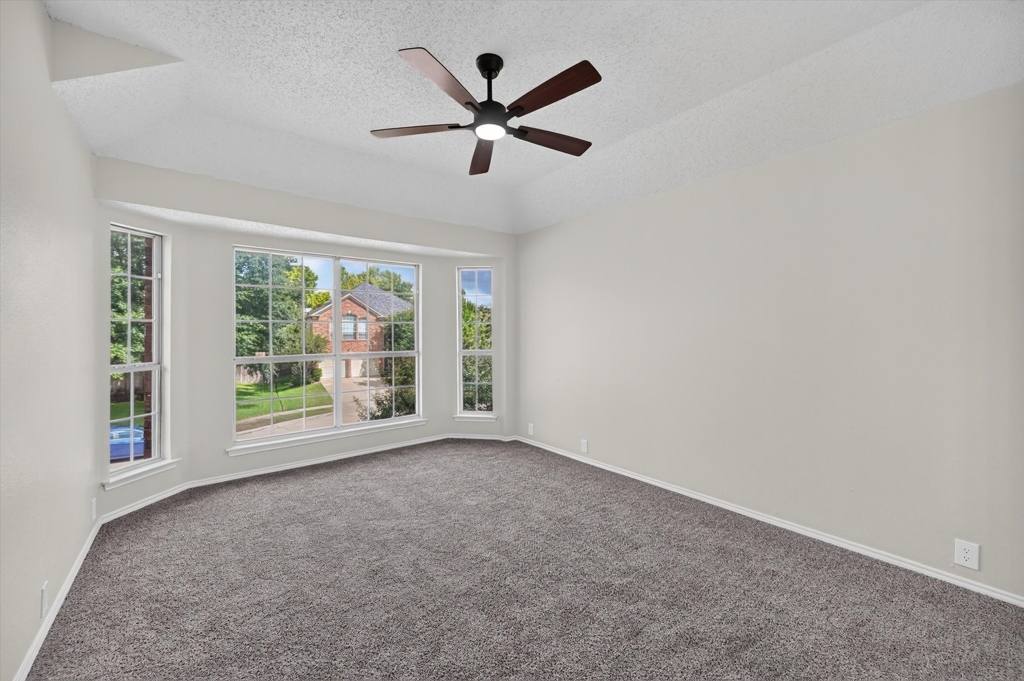 2633 Lakeside Drive