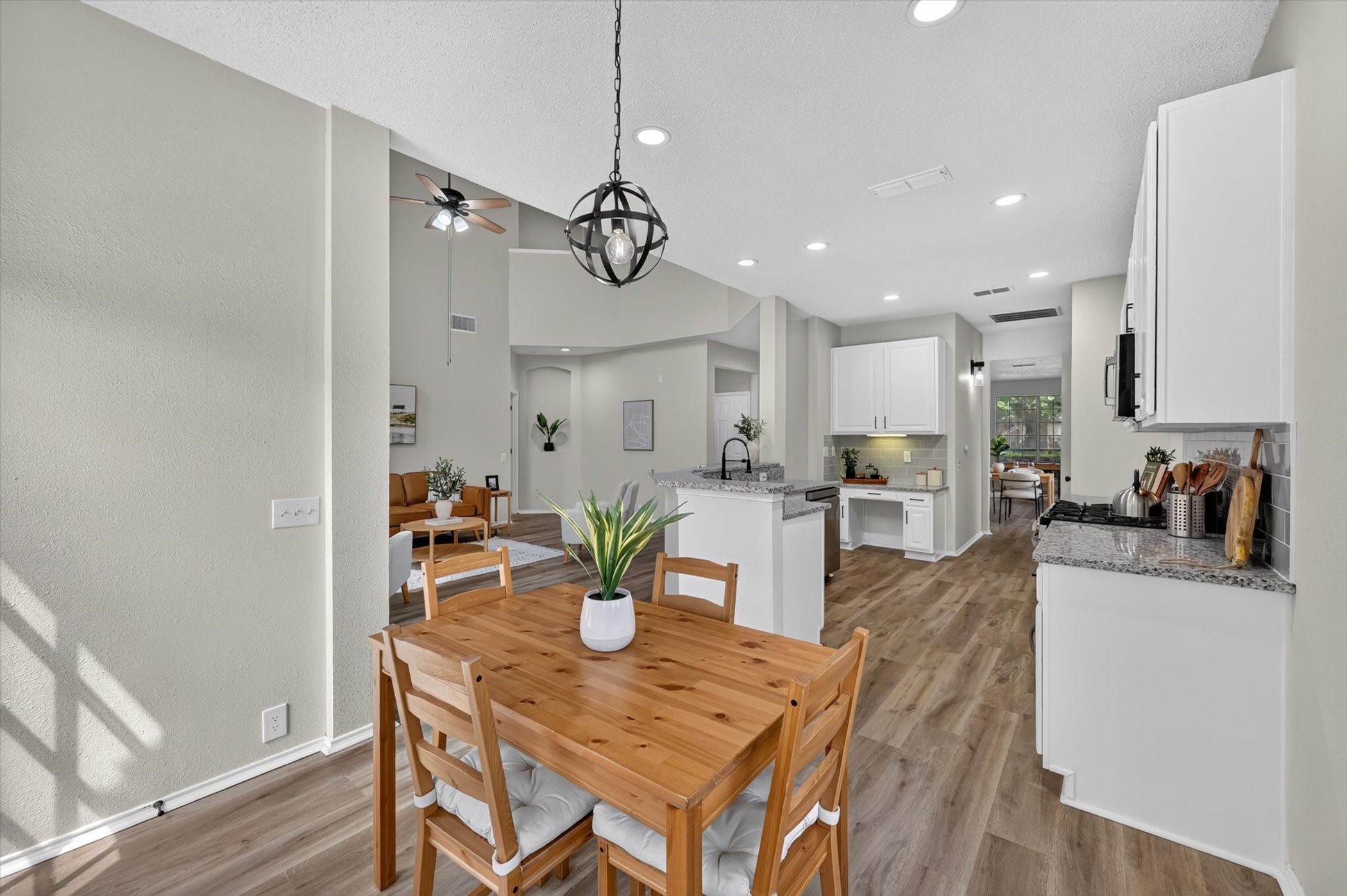 2633 Lakeside Drive