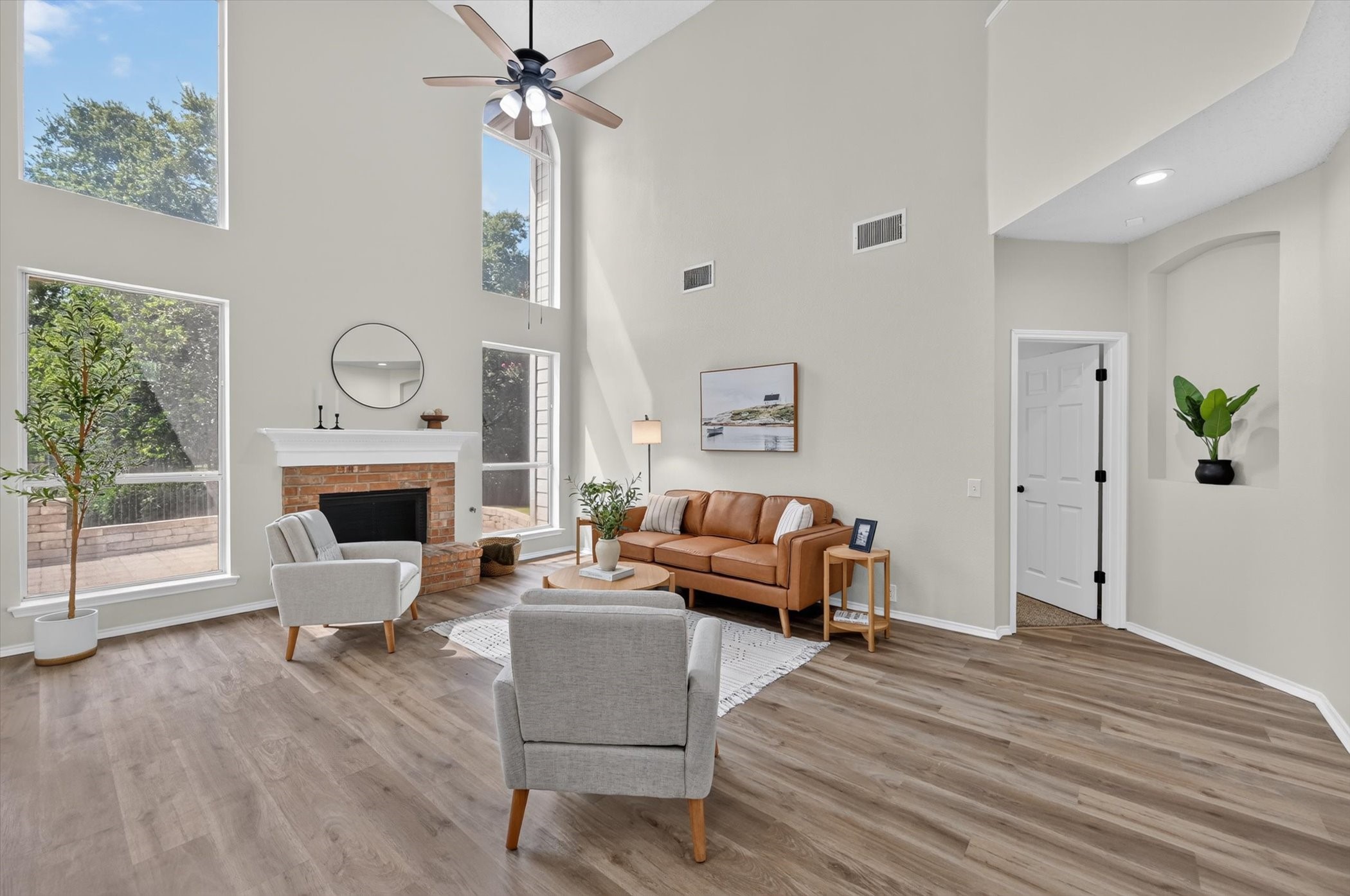 2633 Lakeside Drive