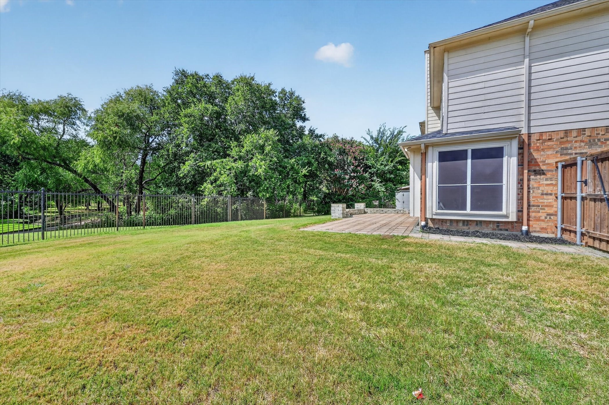 2633 Lakeside Drive