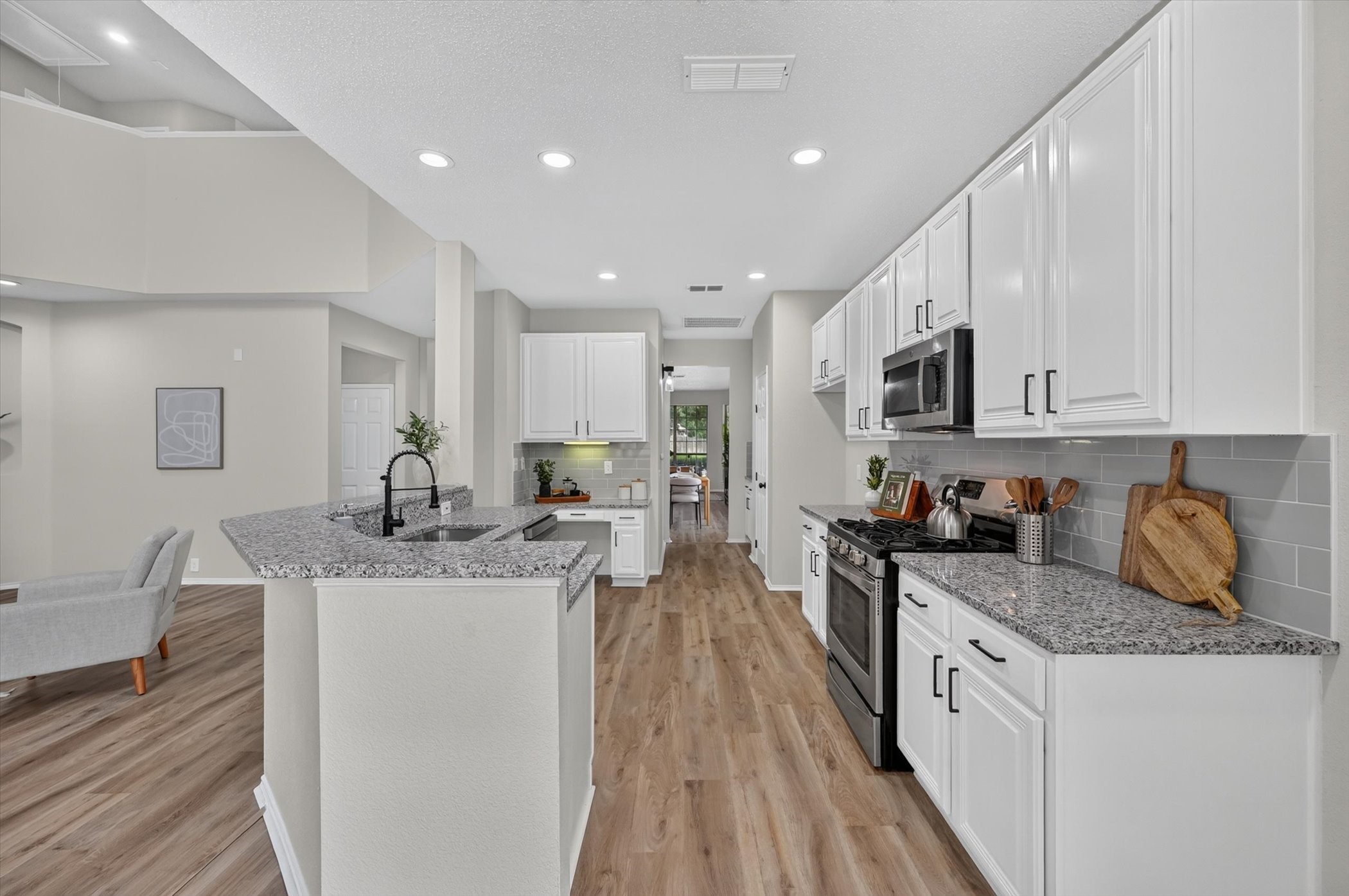 2633 Lakeside Drive