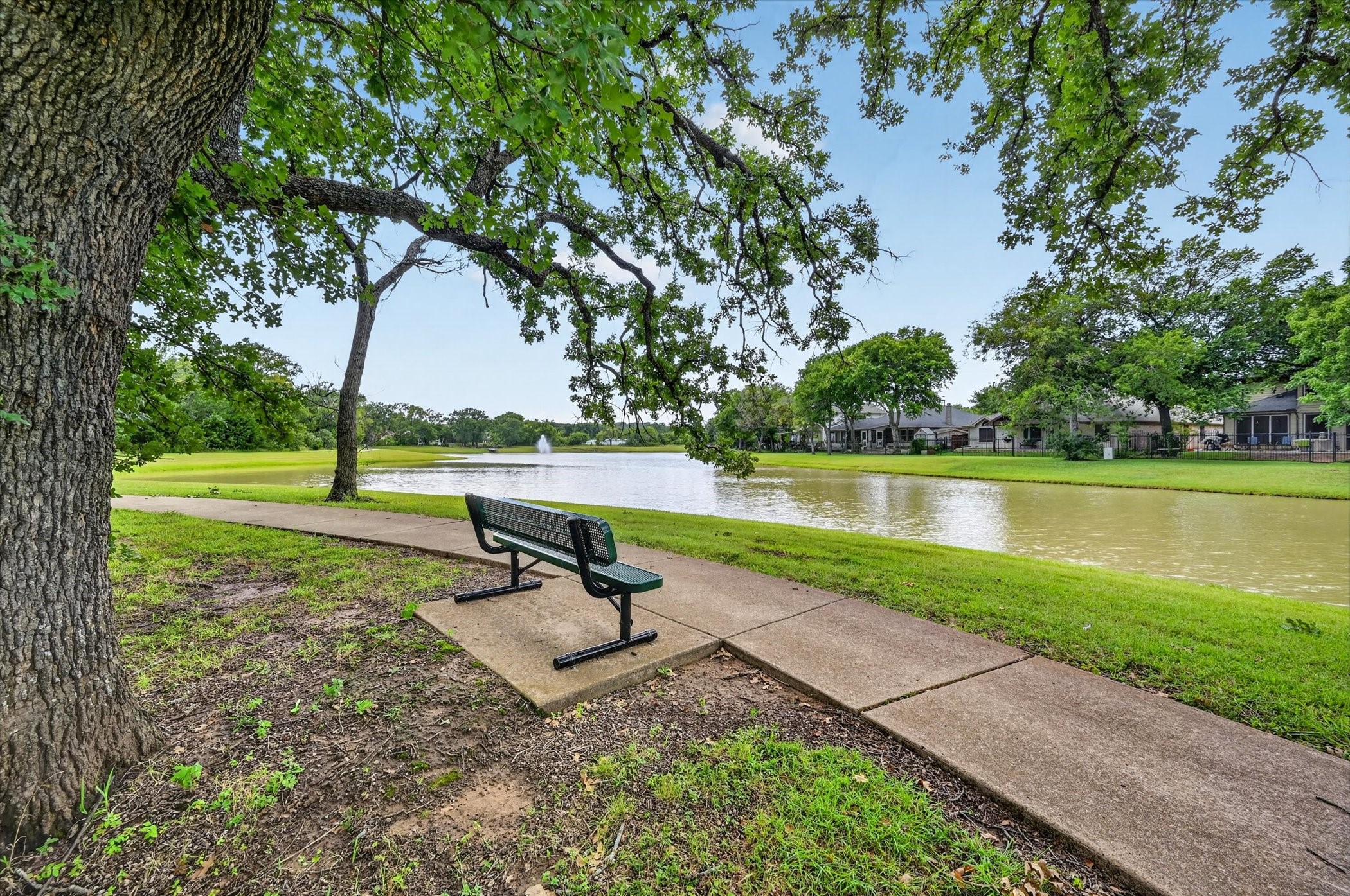 2633 Lakeside Drive