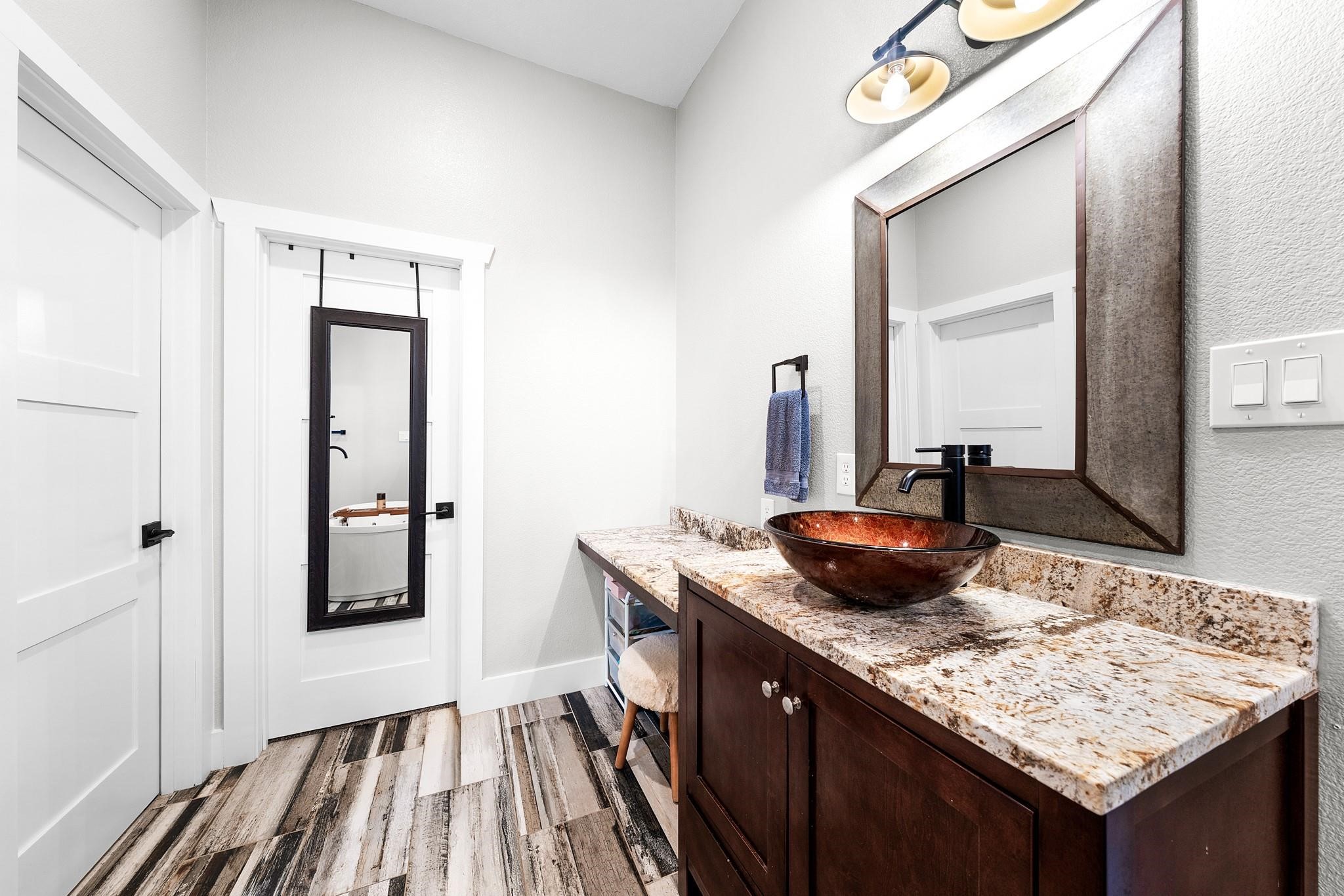 4886 County Road 1037