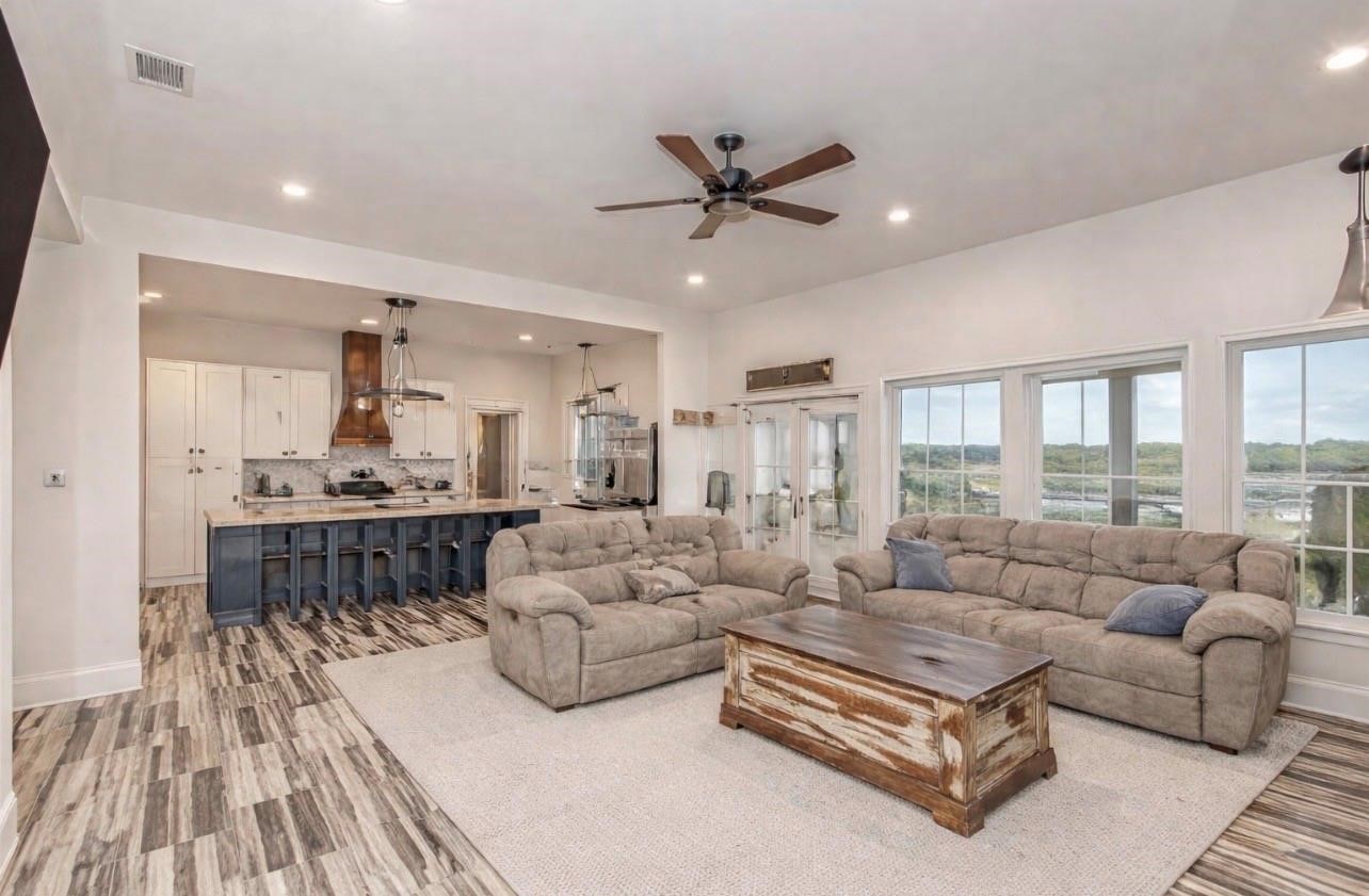 4886 County Road 1037