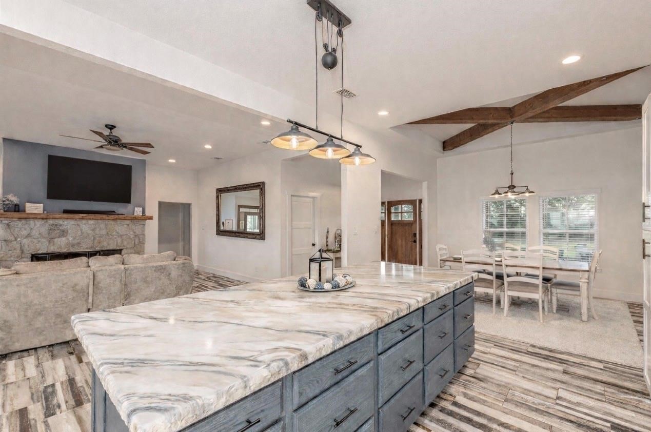4886 County Road 1037
