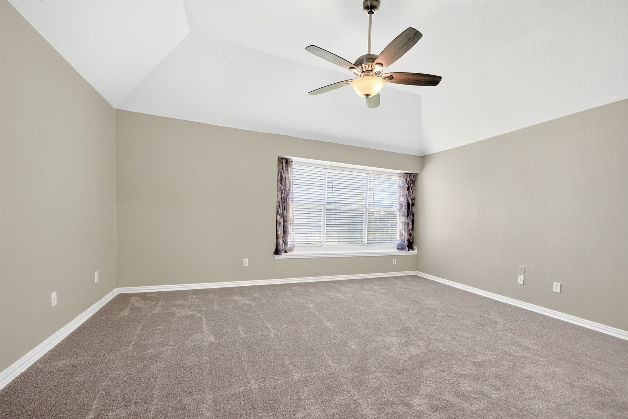 2713 Planetree Drive