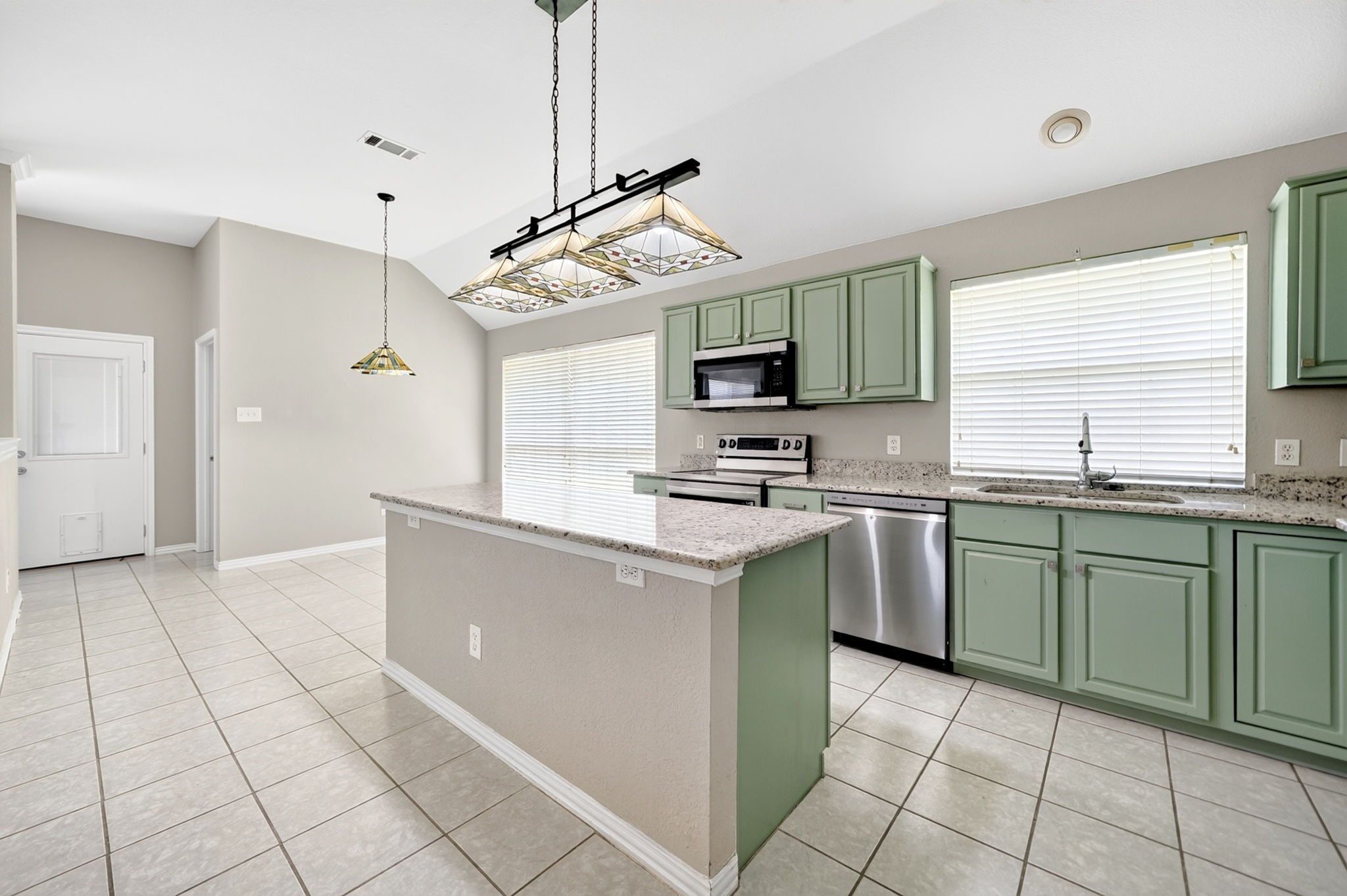 2713 Planetree Drive
