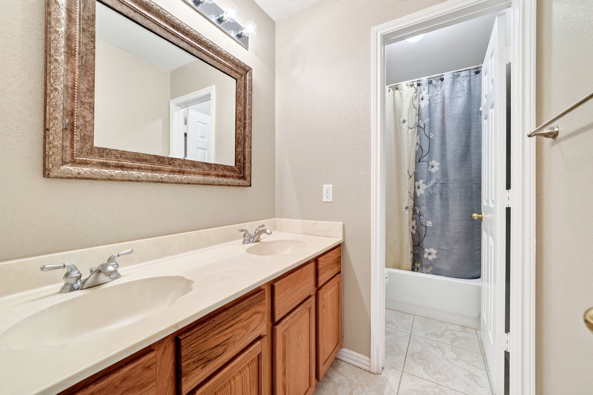 2713 Planetree Drive