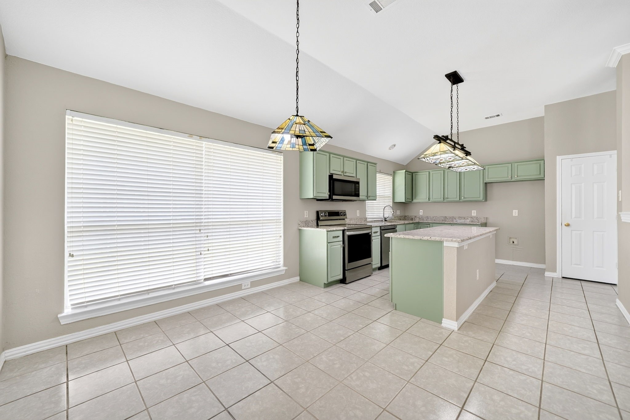 2713 Planetree Drive