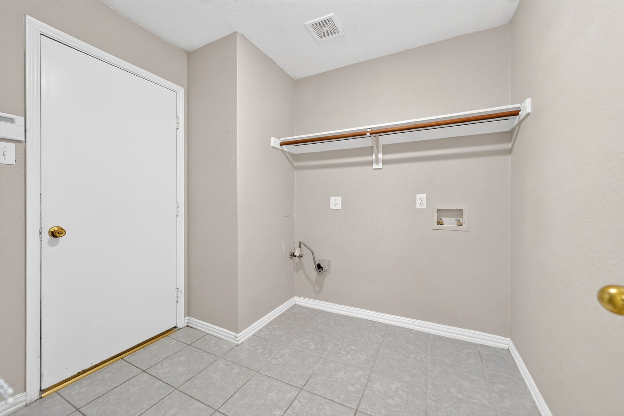 2713 Planetree Drive