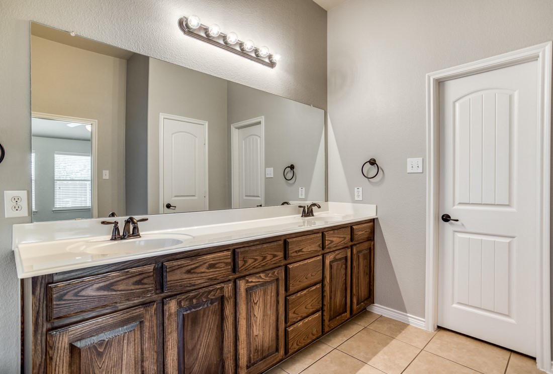 1404 Pillar Bluff Way