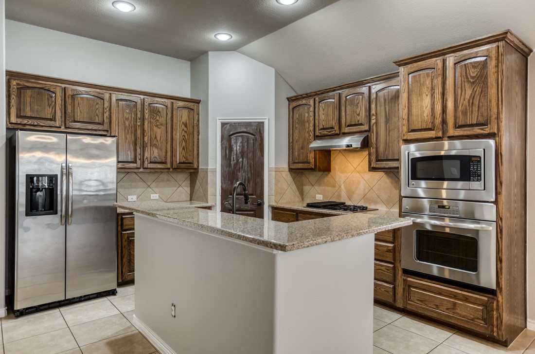 1404 Pillar Bluff Way