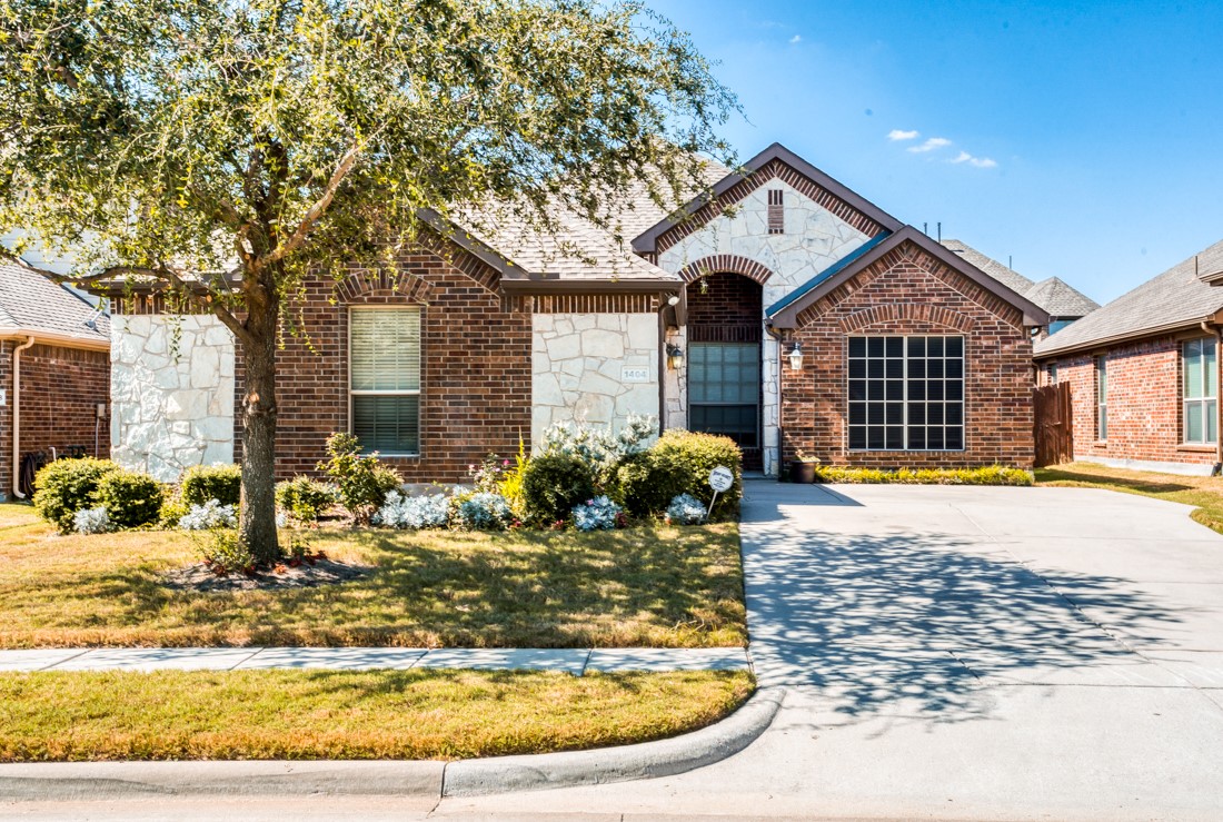 1404 Pillar Bluff Way