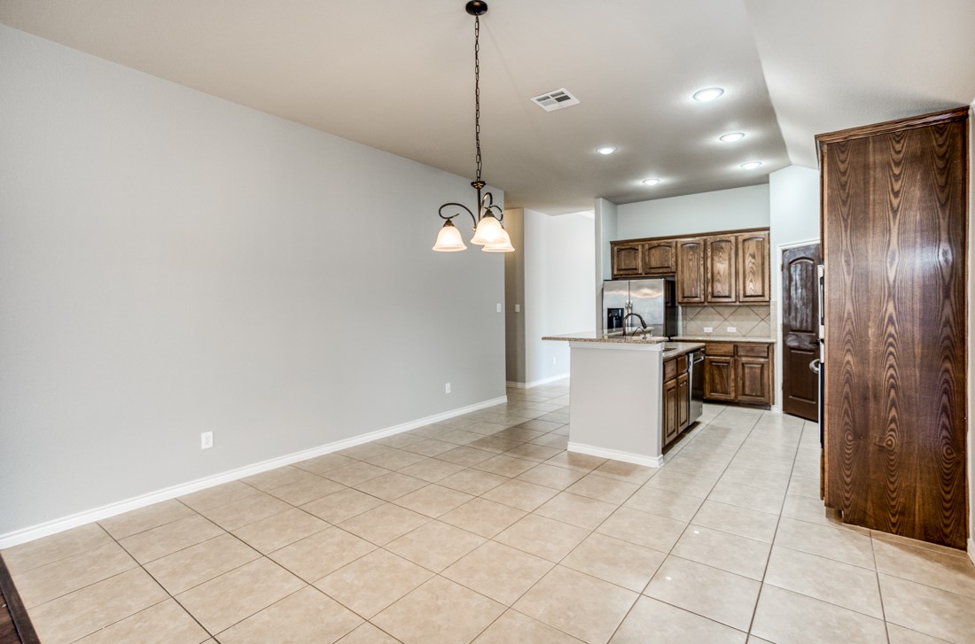 1404 Pillar Bluff Way