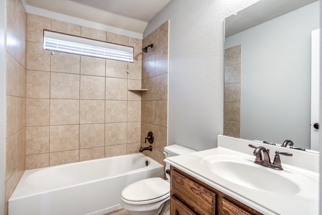 1404 Pillar Bluff Way