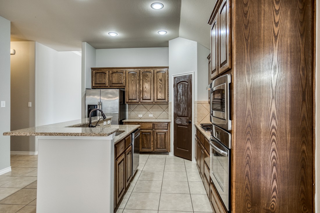1404 Pillar Bluff Way