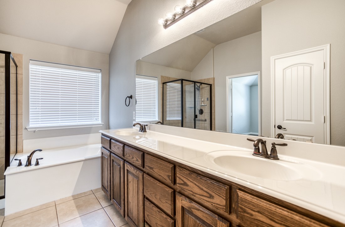 1404 Pillar Bluff Way