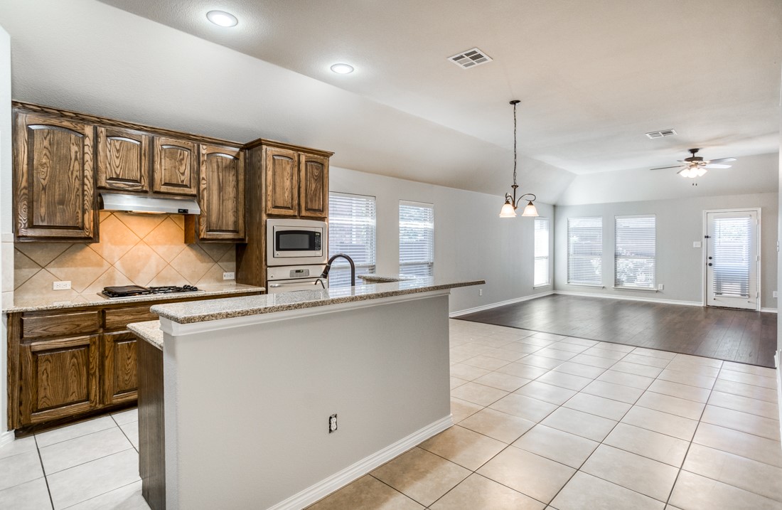 1404 Pillar Bluff Way
