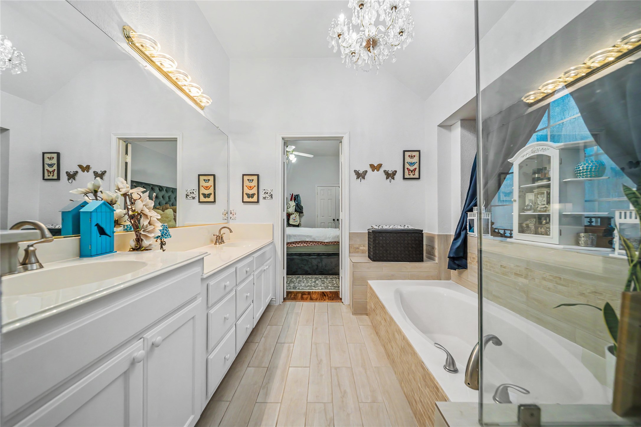 2530 Cresthaven Drive
