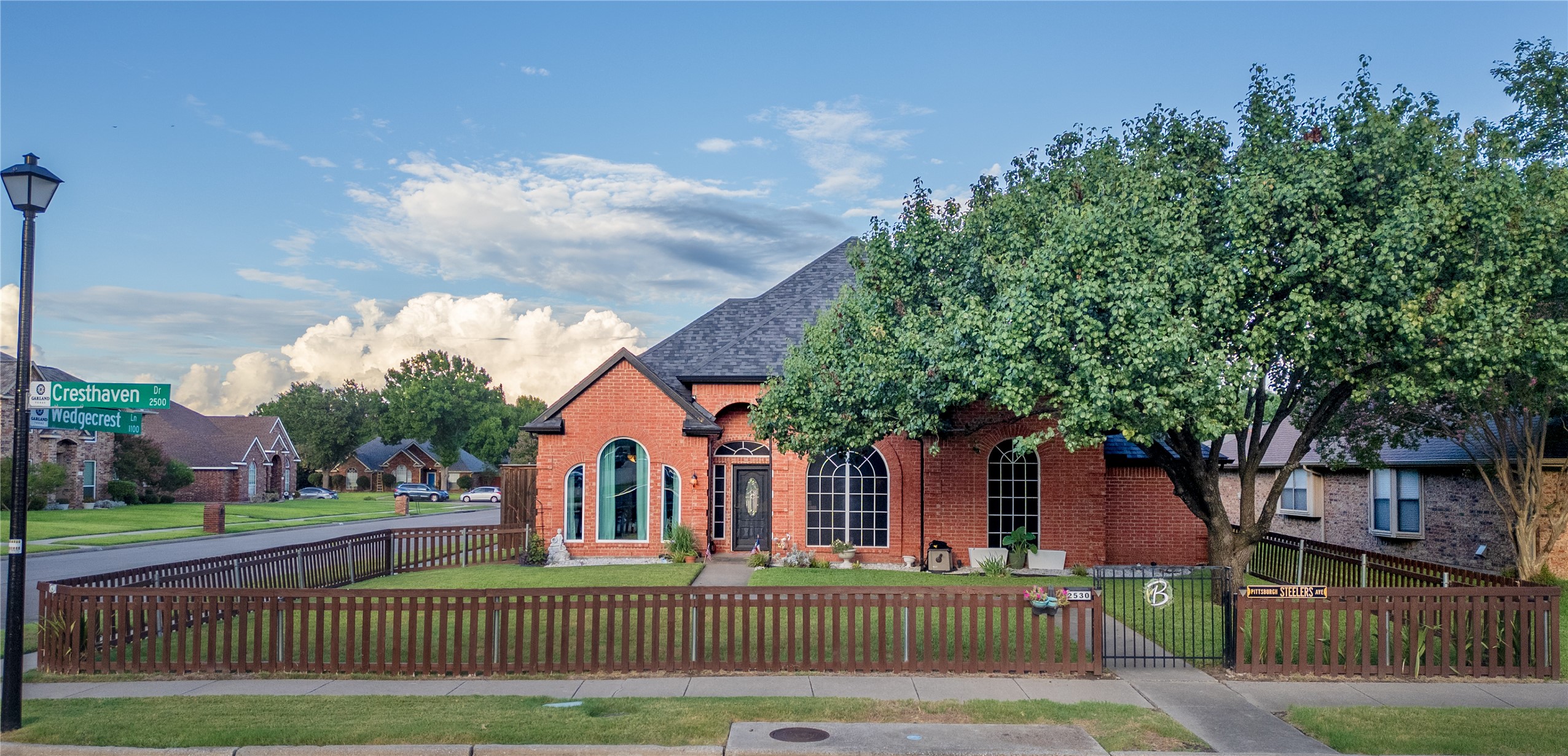 2530 Cresthaven Drive